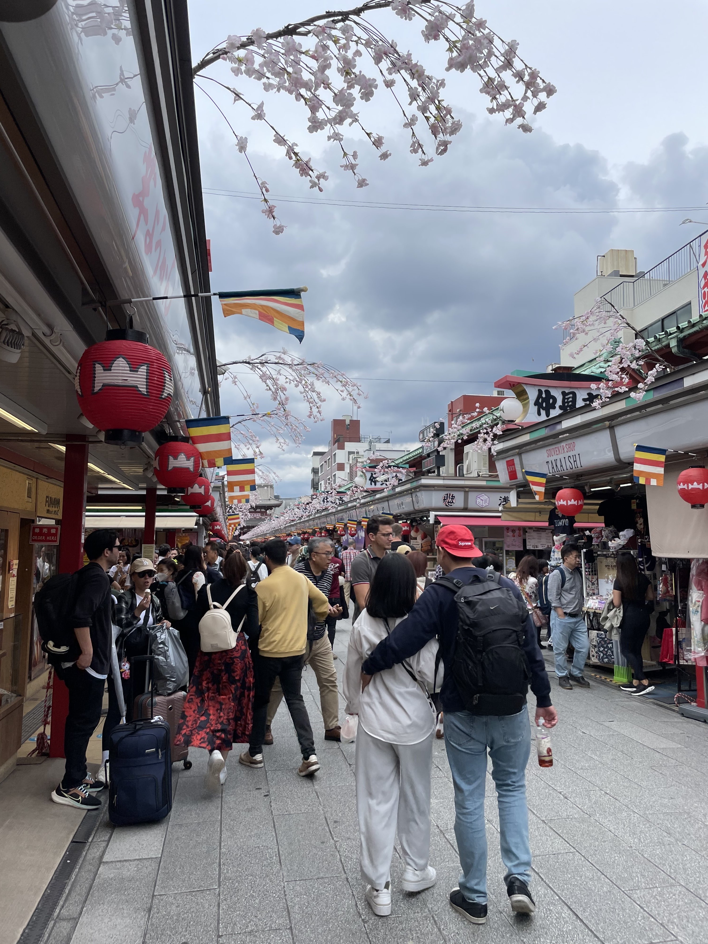 淺草 仲見世通り（なかみせどおり）— 從雷門通往寶藏門的參道商店街