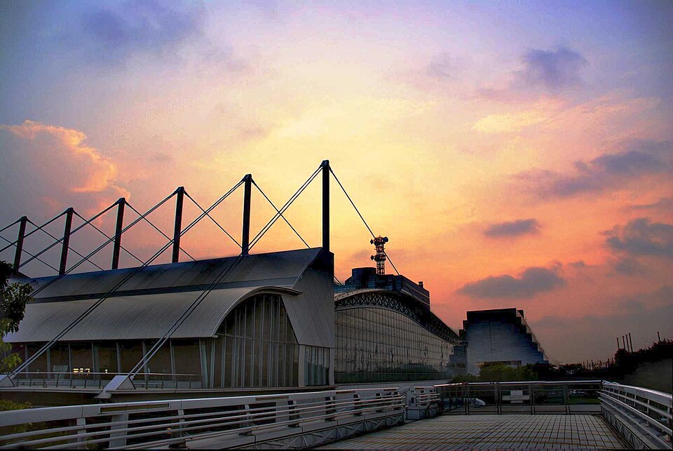 幕張メッセ外觀全景，千葉市美浜区的大型國際展覽館