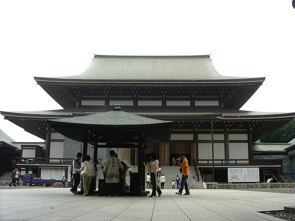 成田山新勝寺大本堂正面，1968年落成的本堂建築