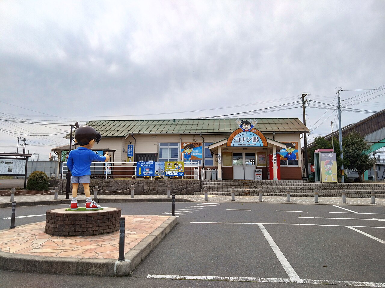 JR 山陰本線由良站站房，愛稱為「柯南站」，是前往北榮町柯南景點的門戶