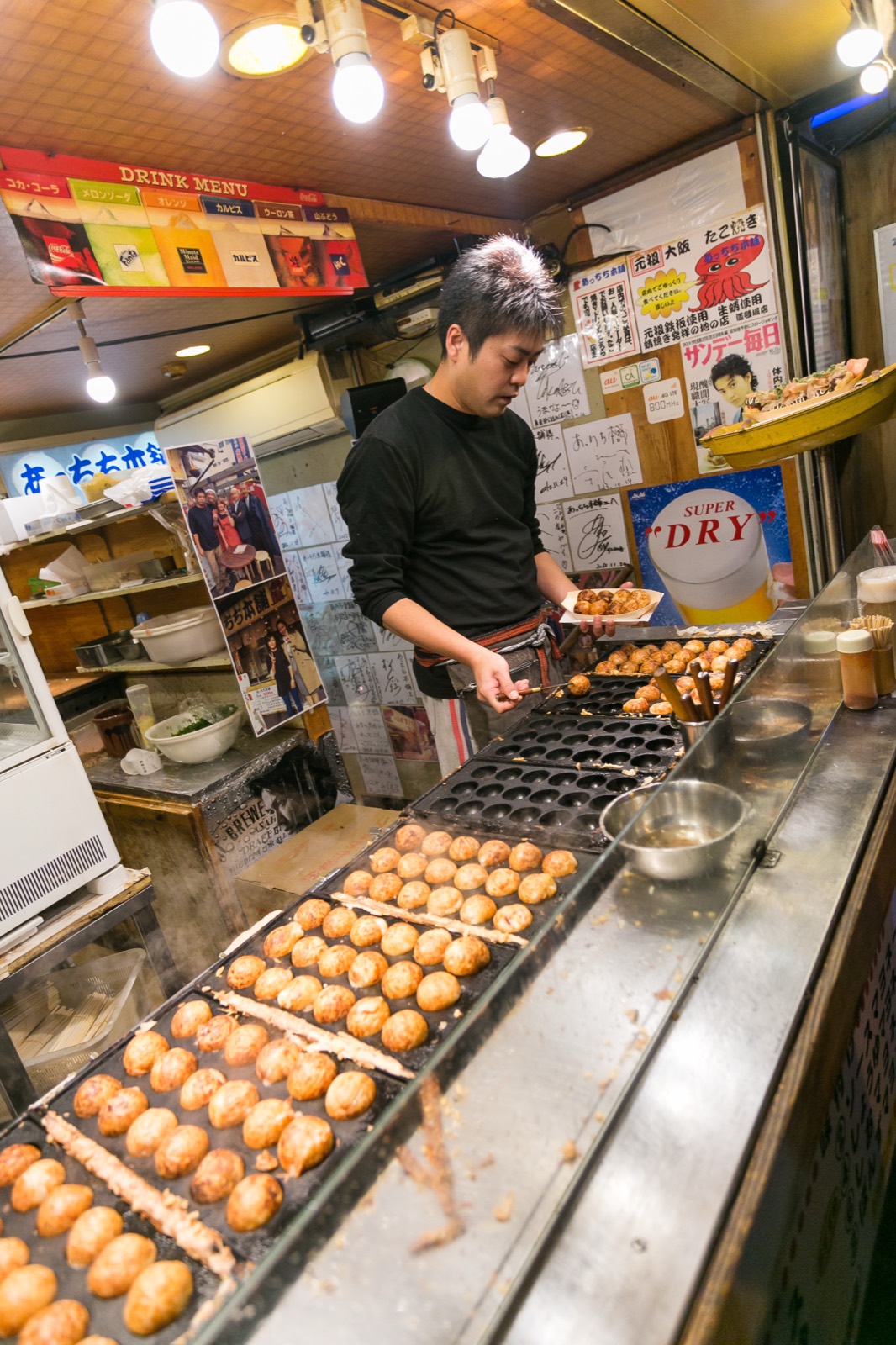 道頓堀 たこ焼き（章魚燒）— 大阪發祥的代表小吃、ミナミ 食べ歩き必嚐