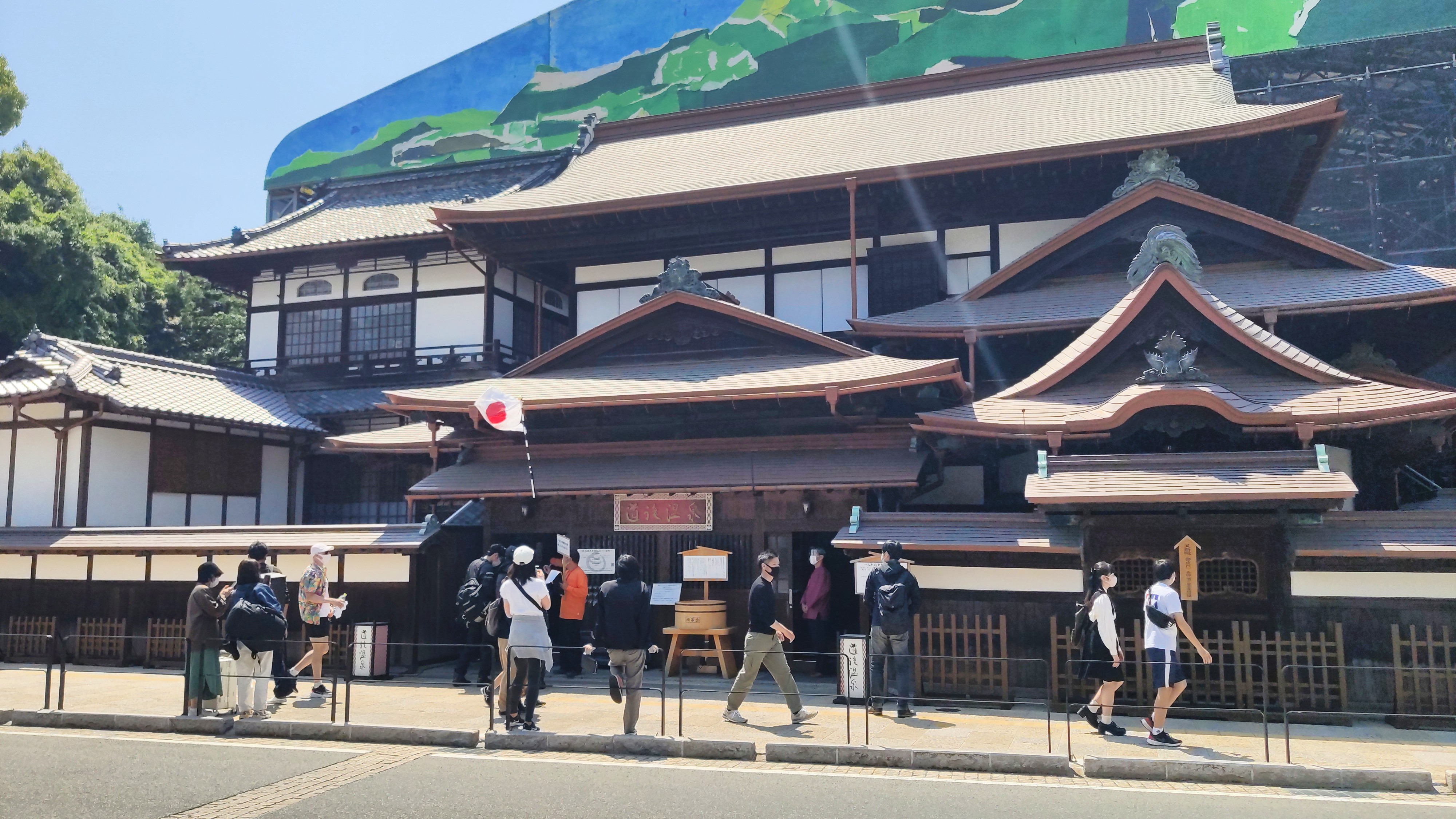 愛媛松山道後溫泉本館（道後温泉本館）明治時代木造三層浴場 — 日本最古老溫泉之一