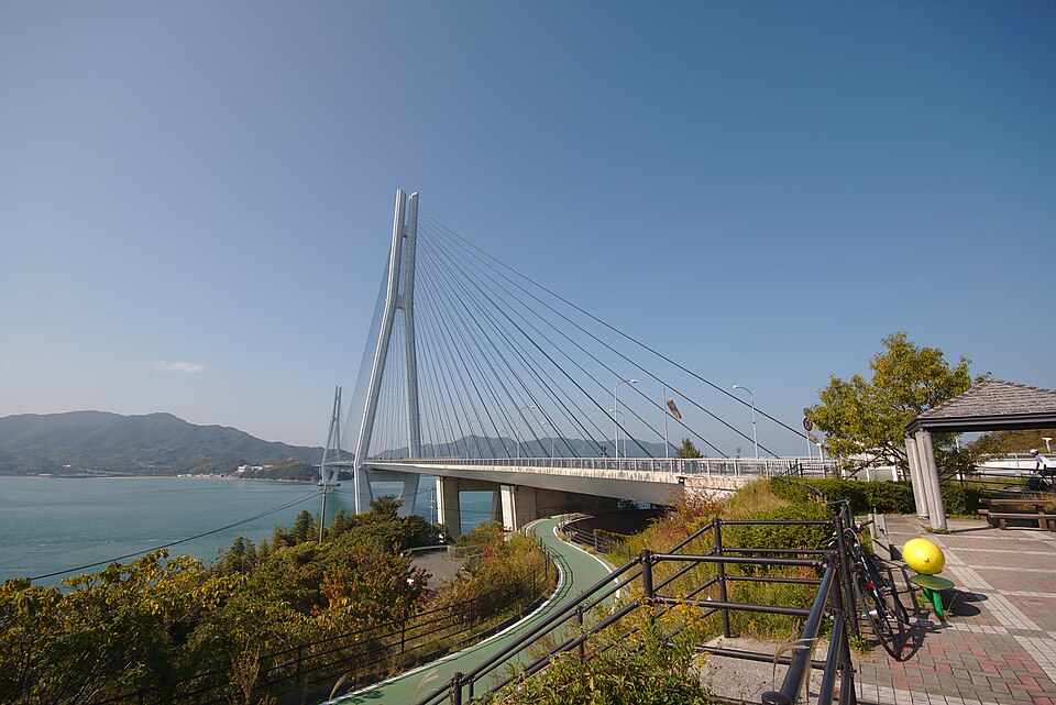 しまなみ海道・多多羅大橋（たたらおおはし）從生口島側眺望 — 瀨戶內海上的斜張橋，全長 1,480 公尺