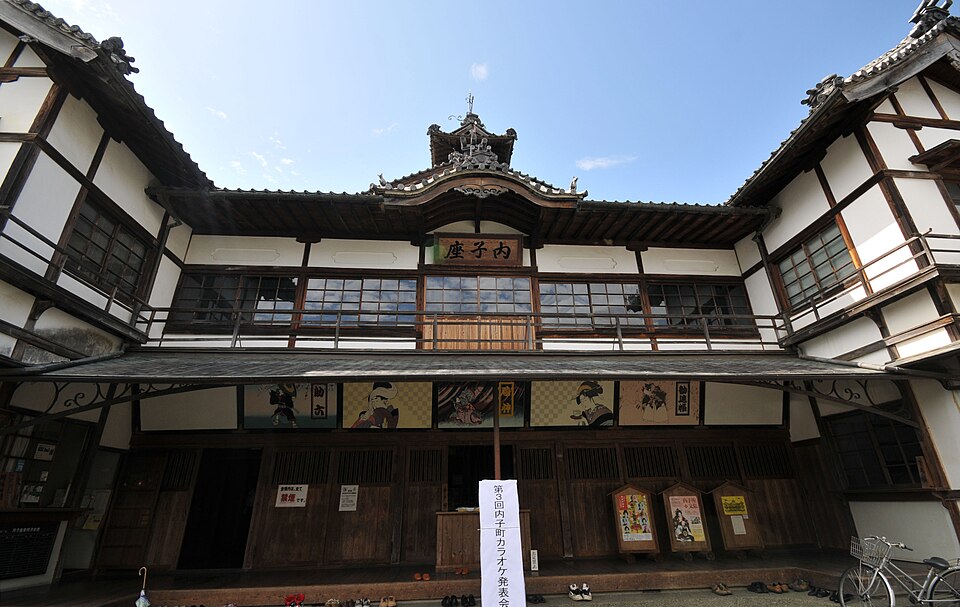 内子座（うちこざ）歌舞伎劇場外觀 — 1916 年建成、大正時代木造劇場、現為重要文化財