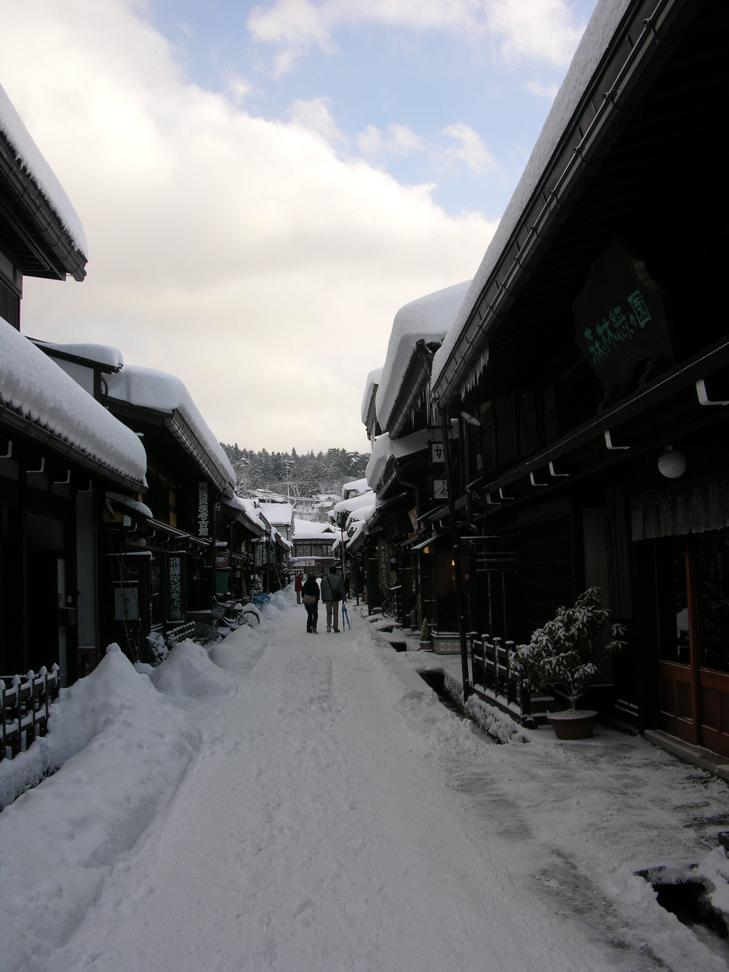 飛驒高山三町古老街道，江戶時代格局的傳統建築街區，高山祭屋台曳き廻しのメイン舞台