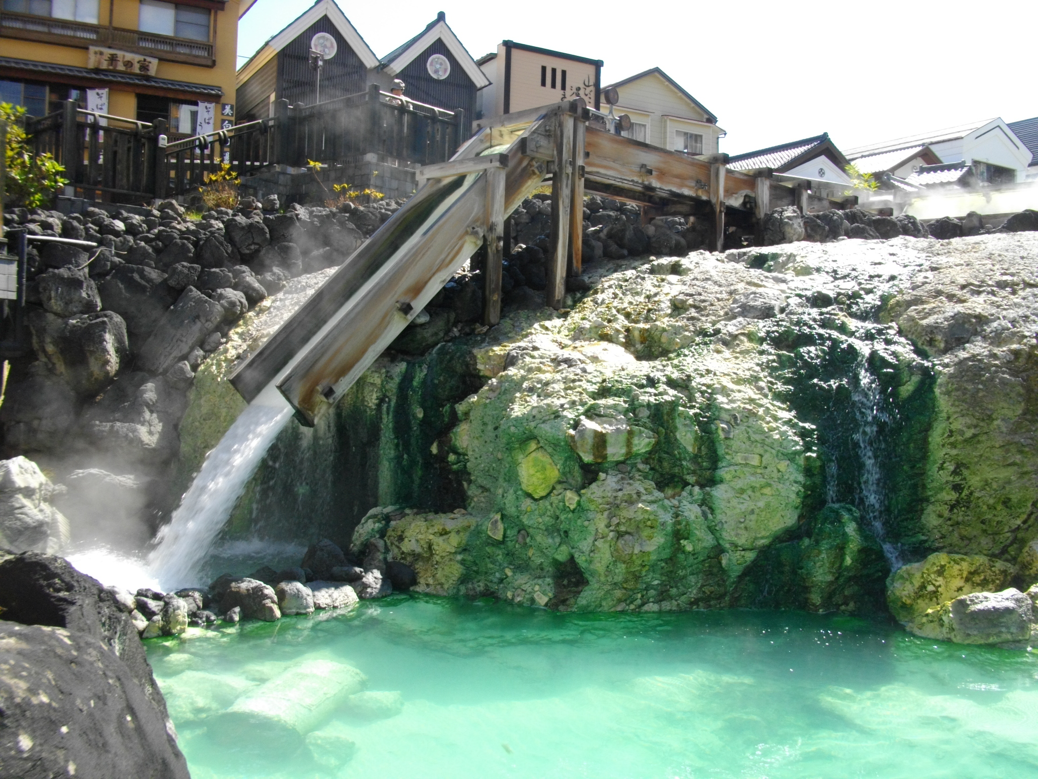 草津溫泉湯畑（ゆばたけ），冒著蒸氣的溫泉源泉公園