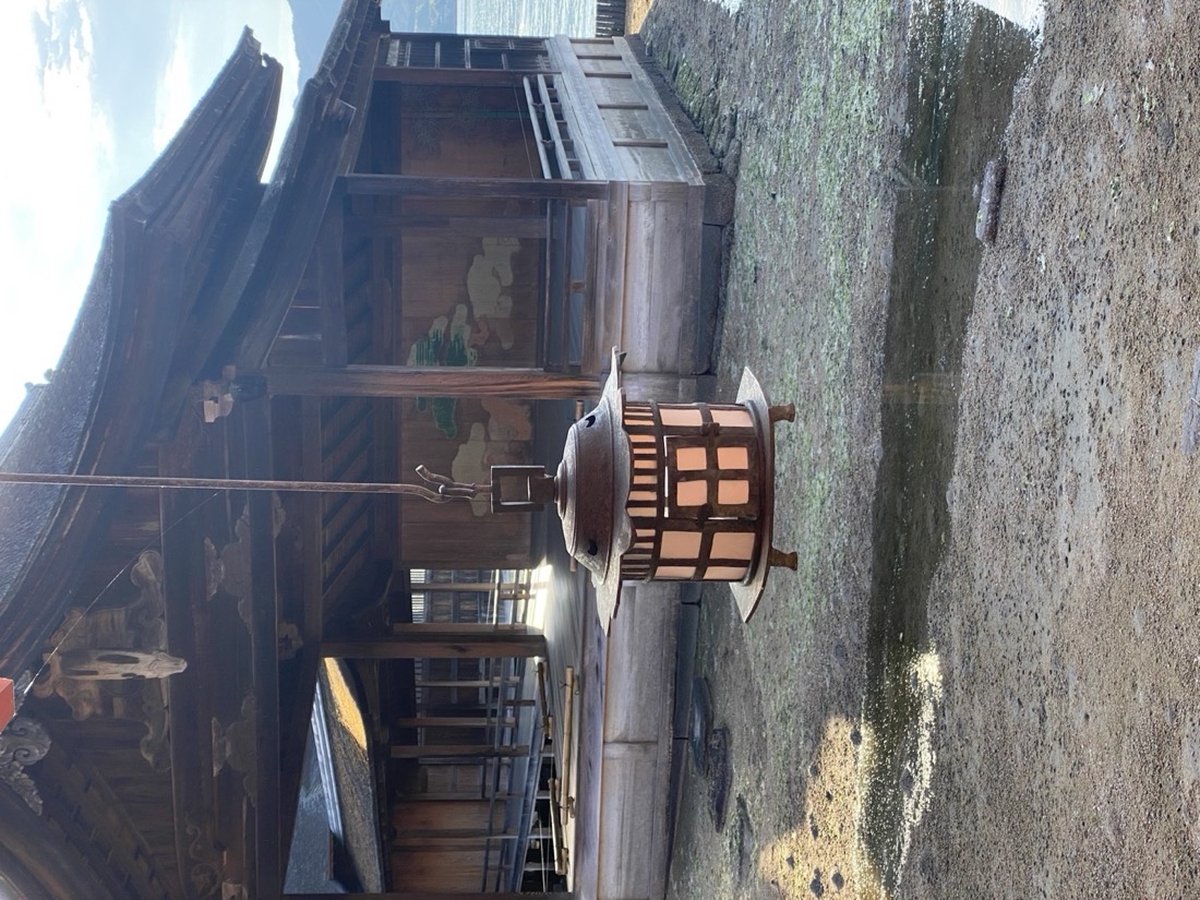 嚴島神社朱紅色海上社殿與回廊 — 漲潮時彷彿浮在水面的世界遺產建築