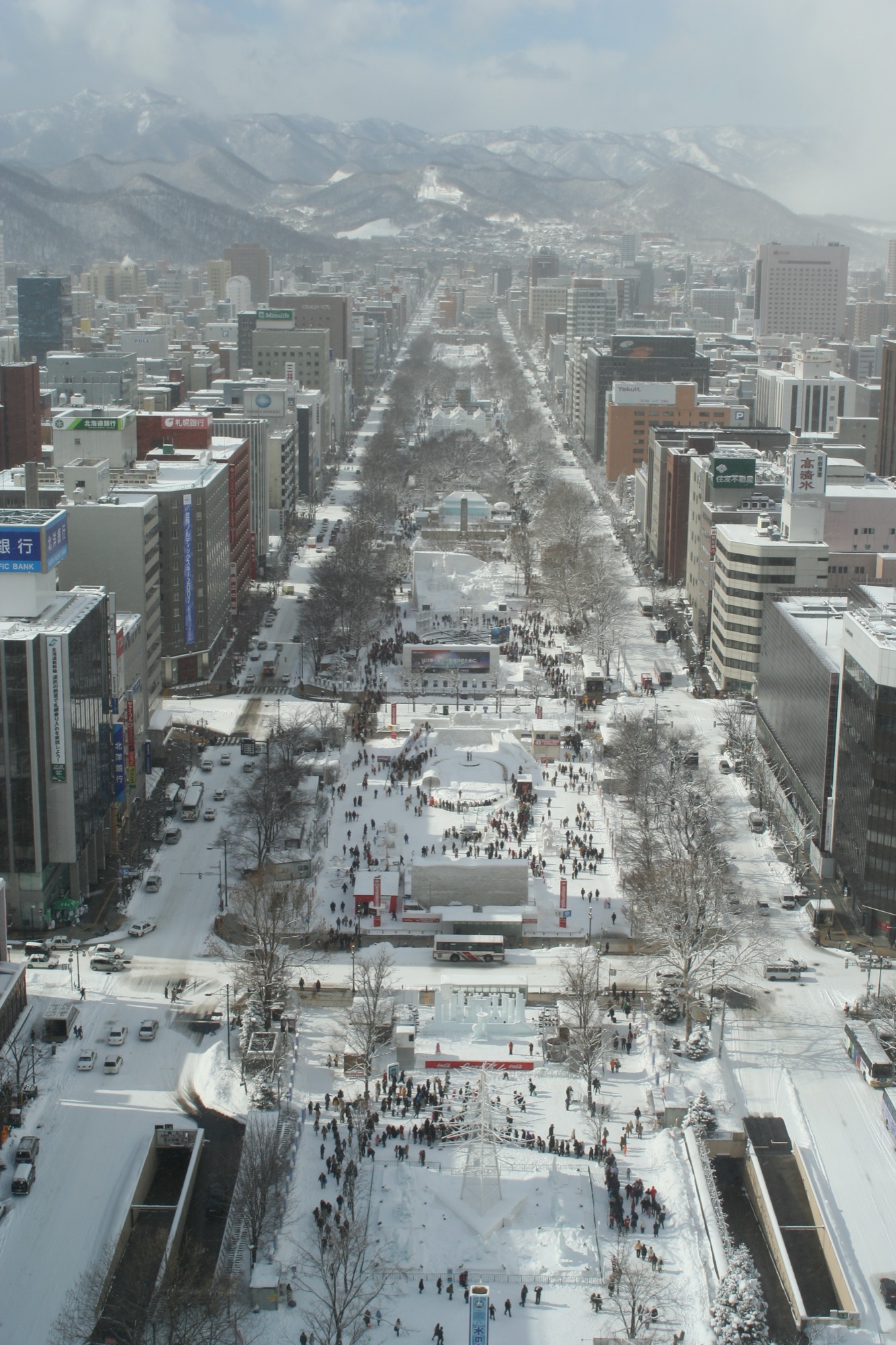 札幌雪祭 大通公園會場 大雪像 — 從札幌電視塔俯瞰