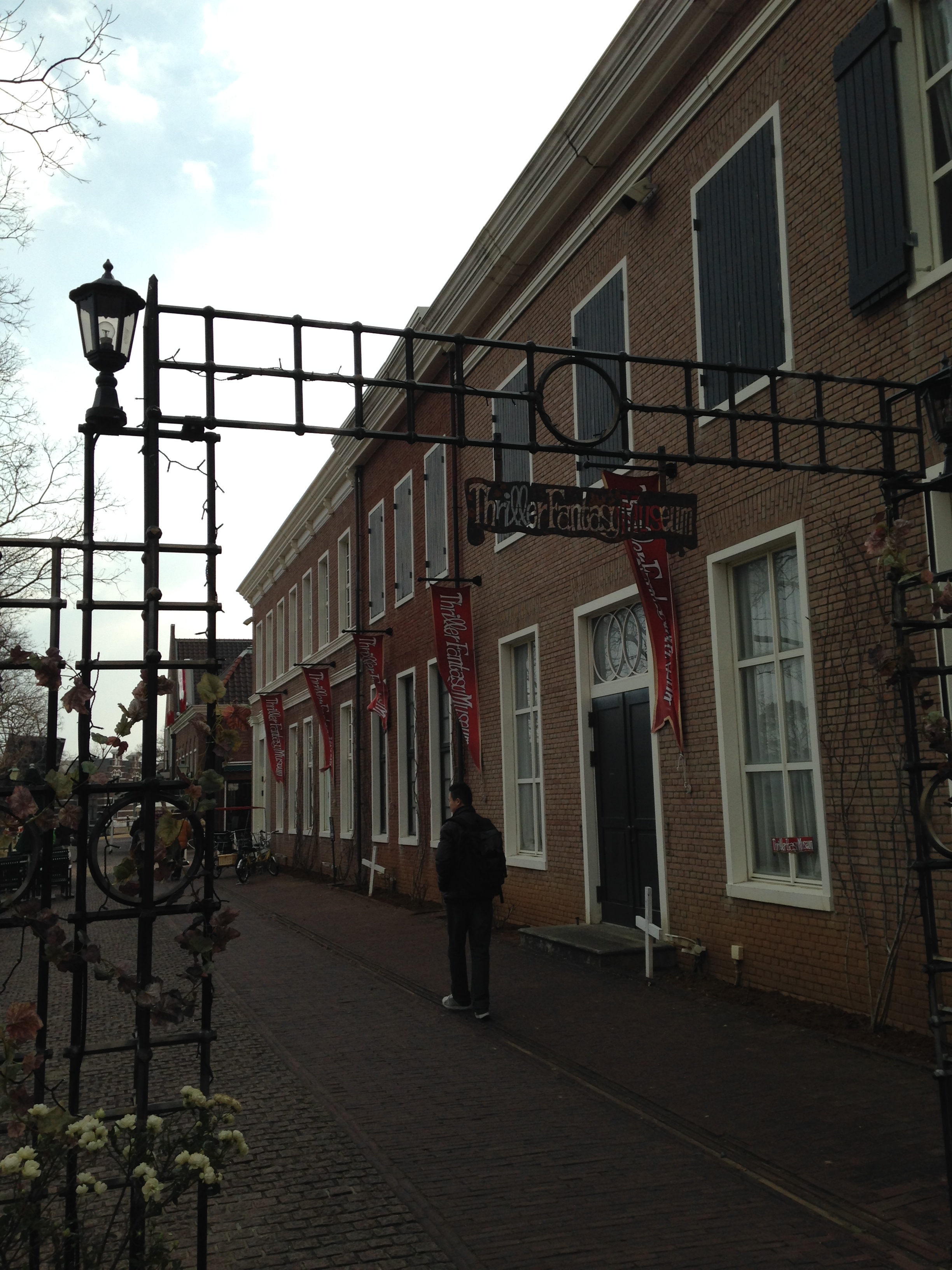 豪斯登堡 荷蘭街景街道（Huis Ten Bosch street view）— 紅磚建築與石板路構成的歐洲小鎮氛圍