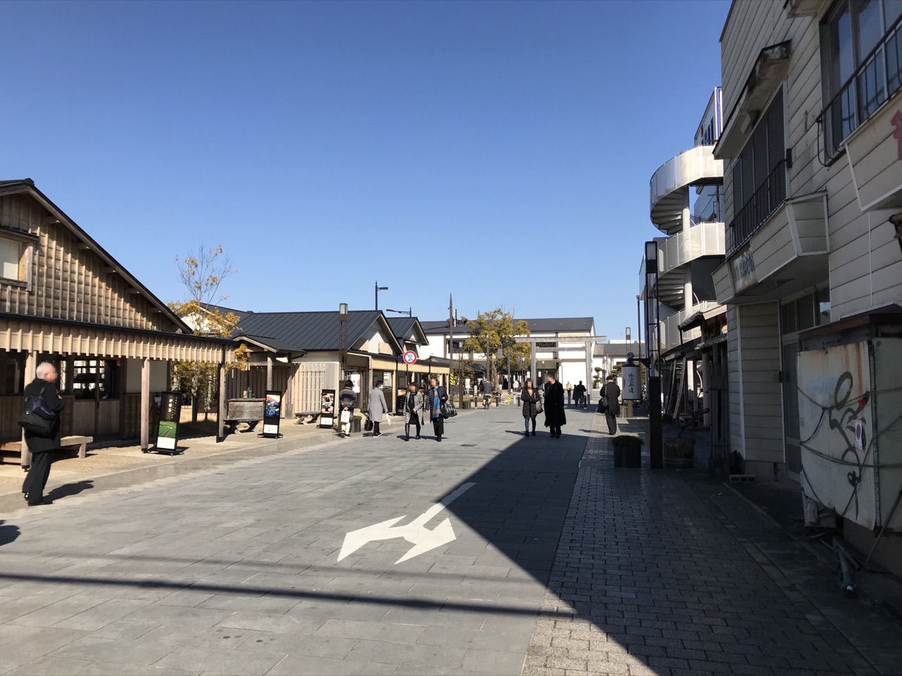 外宮參道 — 從伊勢市站走向外宮的路上，盡頭可見鳥居