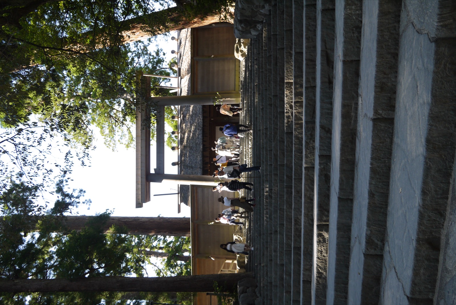 伊勢神宮 內宮 參道鳥居 — 跨過宇治橋後、通往神域的森林參道與鳥居