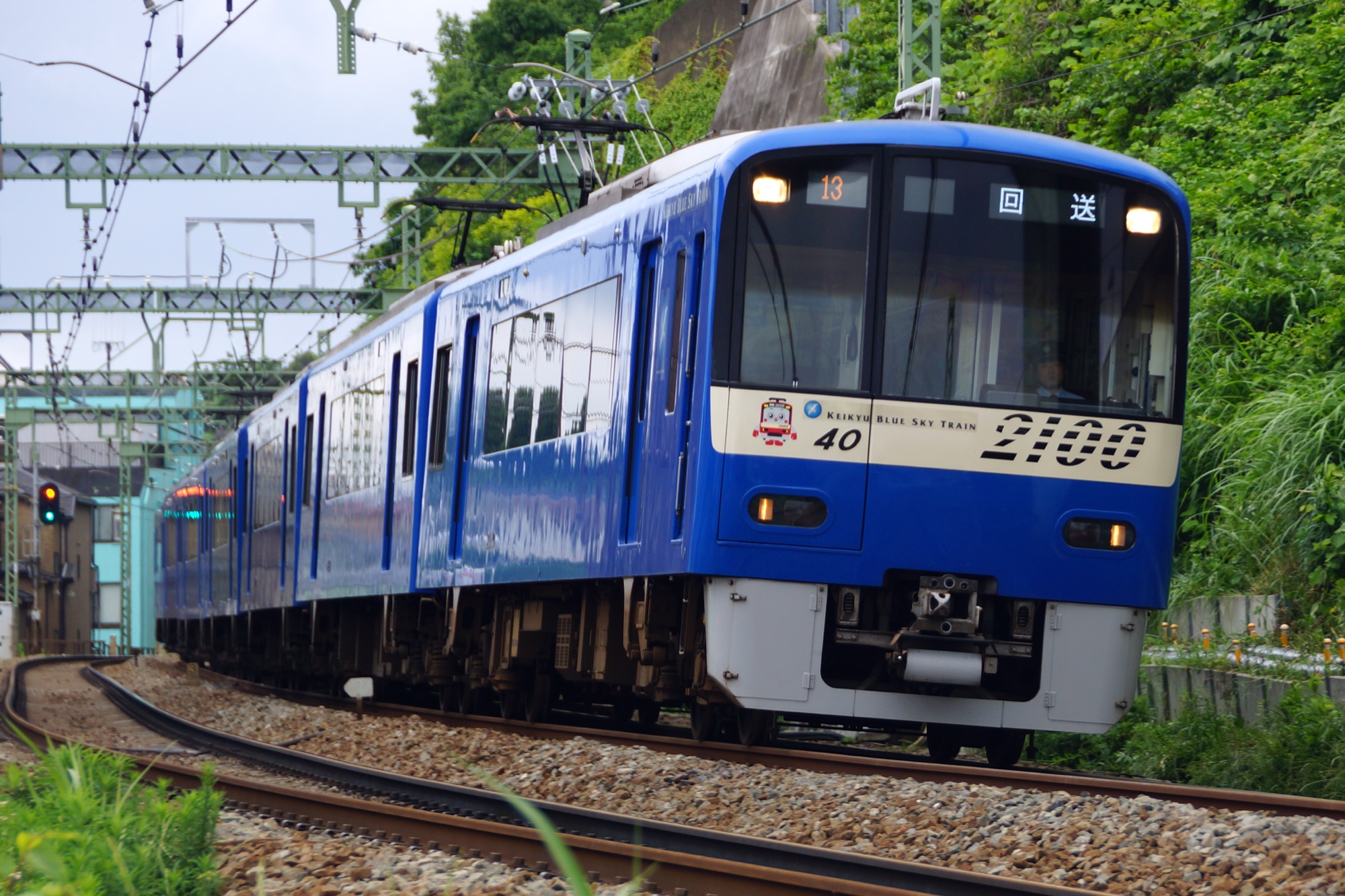 京急（京浜急行）2100 系電車外觀，連接羽田機場與品川