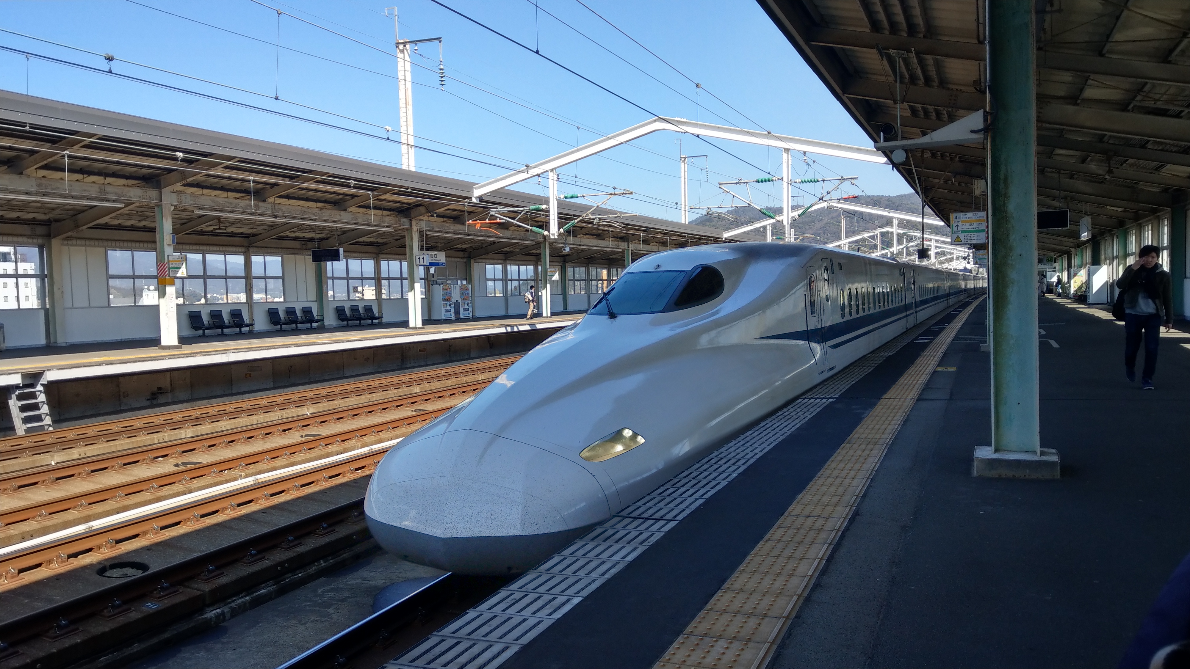 停靠新山口車站的 N700 系新幹線（山陽新幹線）