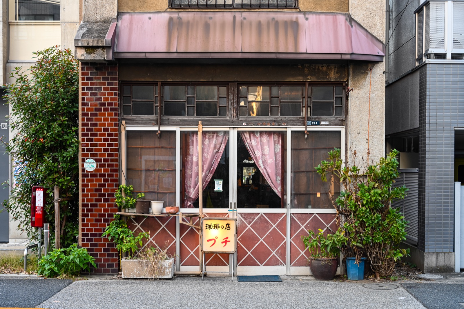 東京吉祥寺的復古咖啡老店 — 巷弄裡的昭和純喫茶氛圍