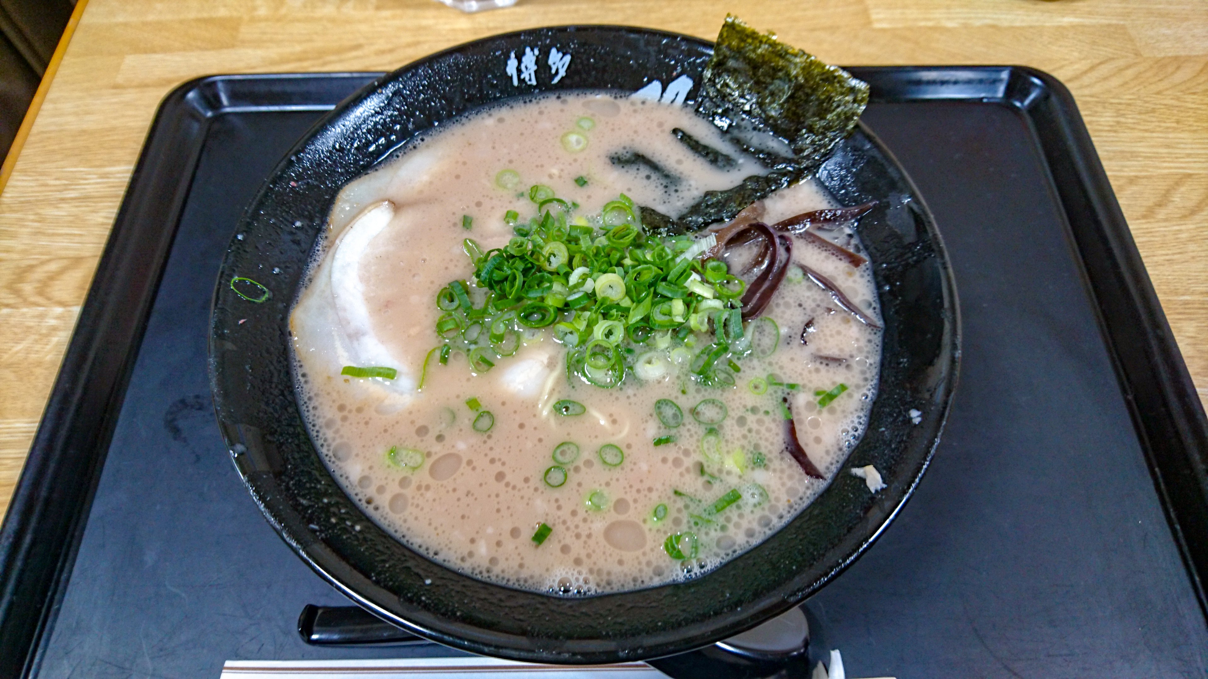 福岡博多『博多一双』的豚骨拉麵 — 乳白濃湯配極細直麵