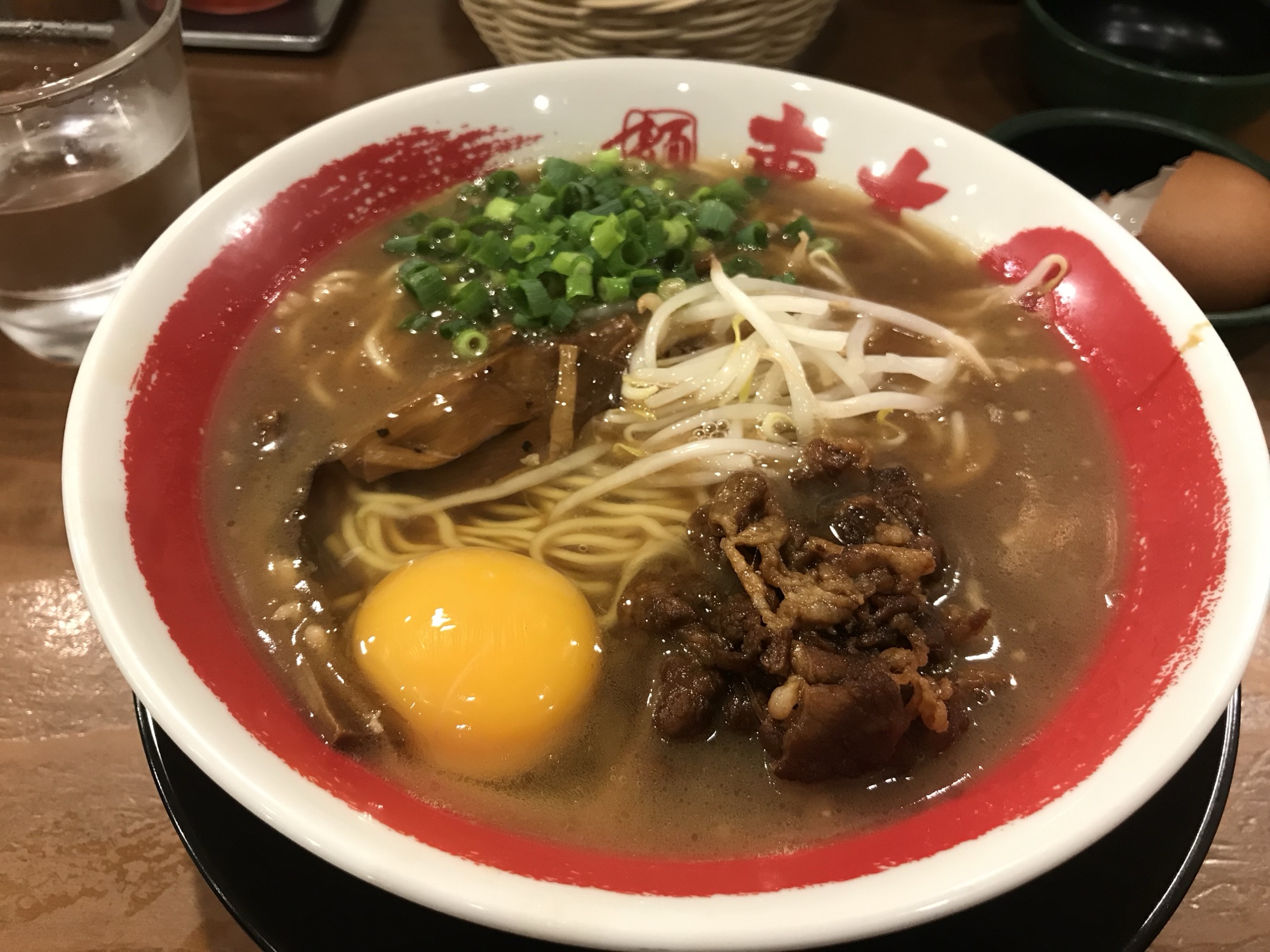 德島名店『東大』的德島拉麵 — 偏黑濃厚的豚骨醬油茶系