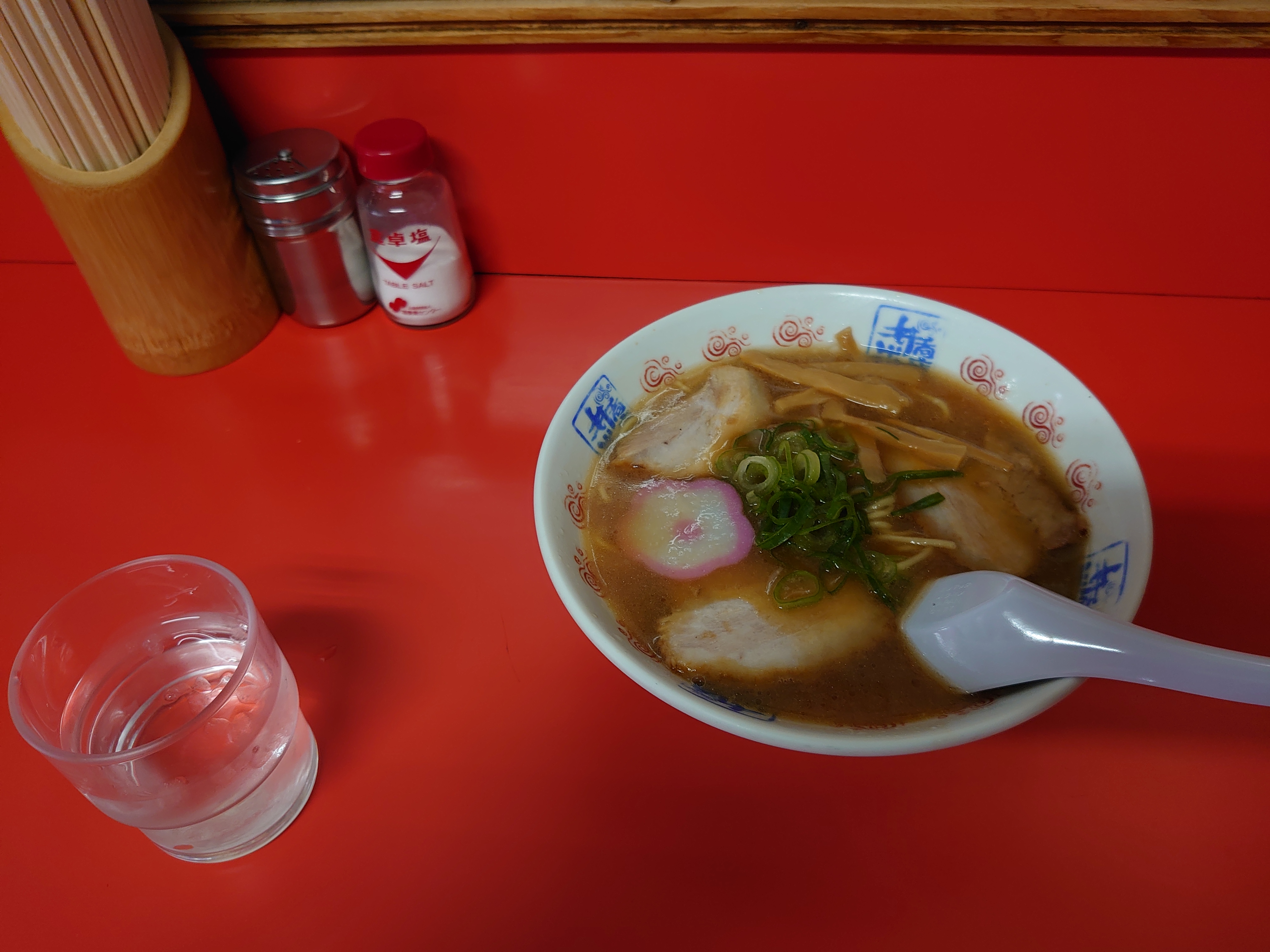 和歌山名店『井出商店』的中華そば — 帶混濁感的豚骨醬油