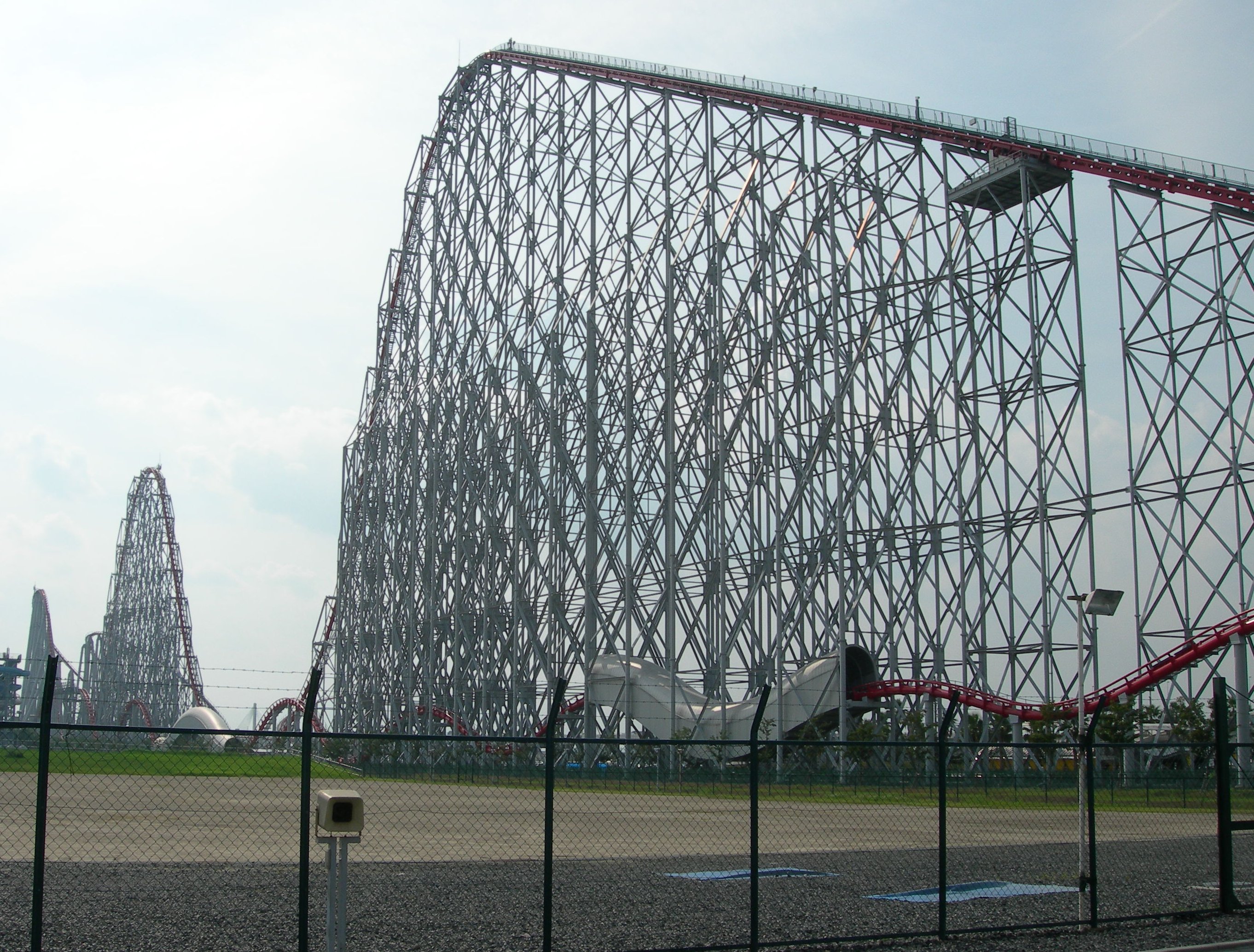 長島溫泉樂園（Nagashima Spa Land）的鋼鐵之龍 Steel Dragon 2000 雲霄飛車