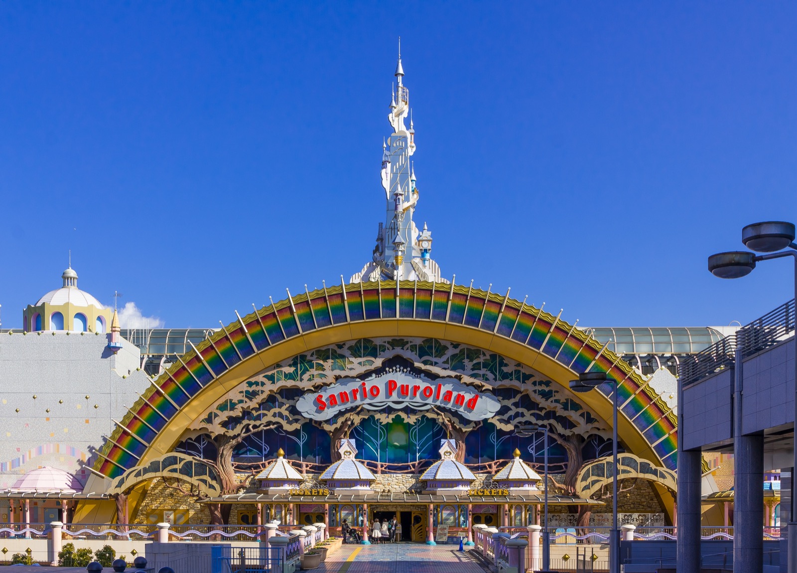 三麗鷗彩虹樂園（Sanrio Puroland）外觀 — Hello Kitty 主題室內樂園