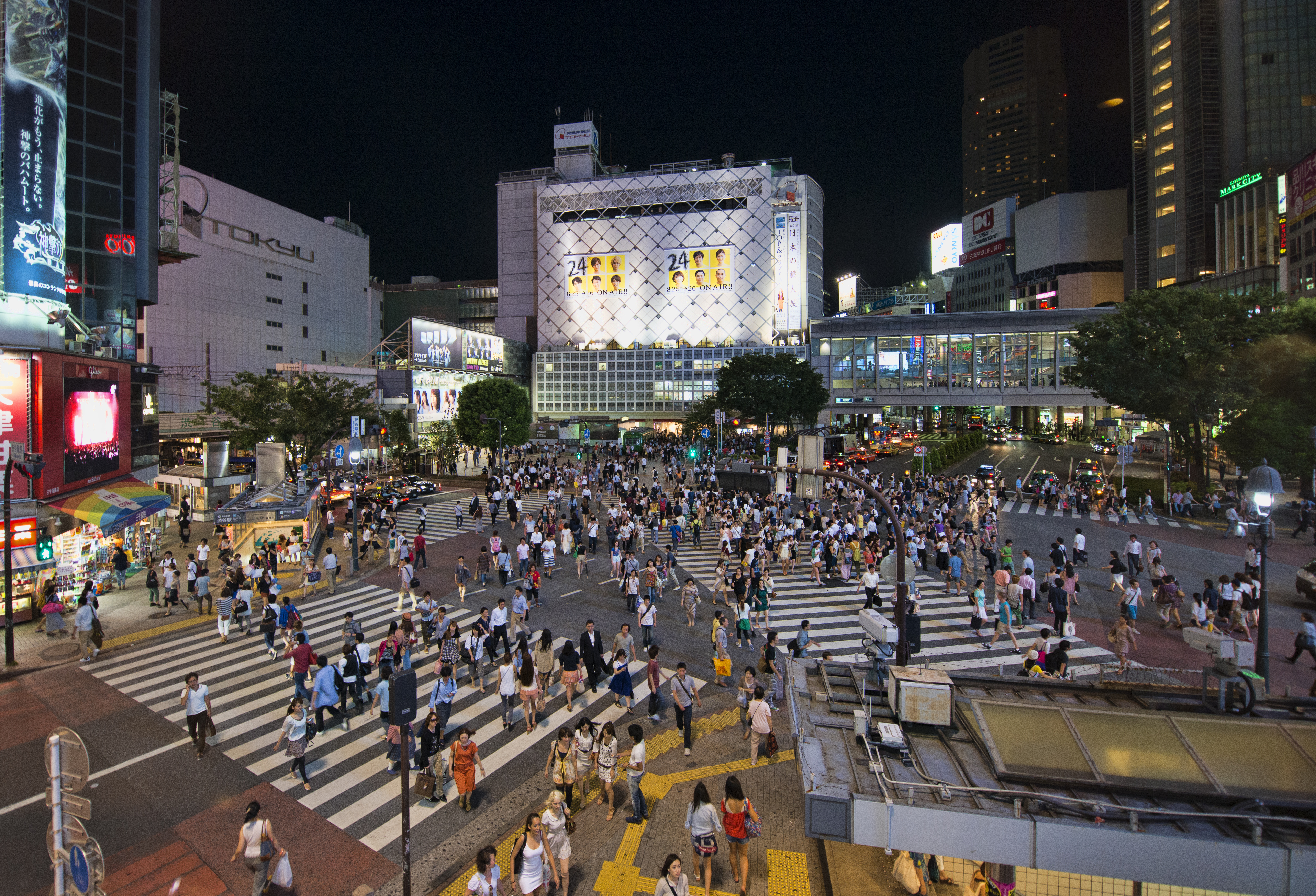 澀谷（Shibuya）スクランブル交差点（Scramble Crossing） — 高校生・JK 們大喊「今日ビジュイイじゃん！」的代表現場