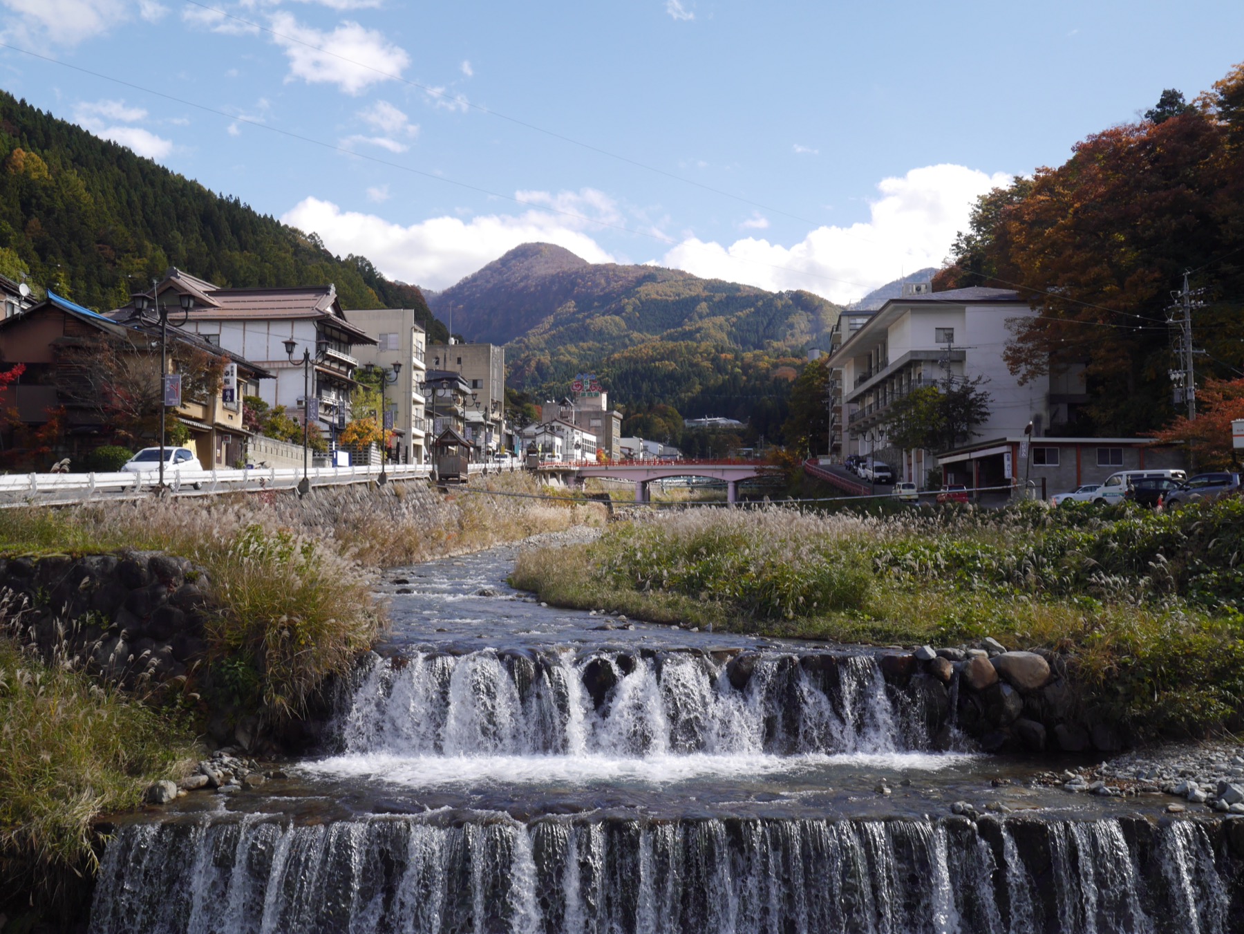 渋溫泉（渋温泉）溫泉街景 — 橫湯川畔保留昭和風情的溫泉鄉