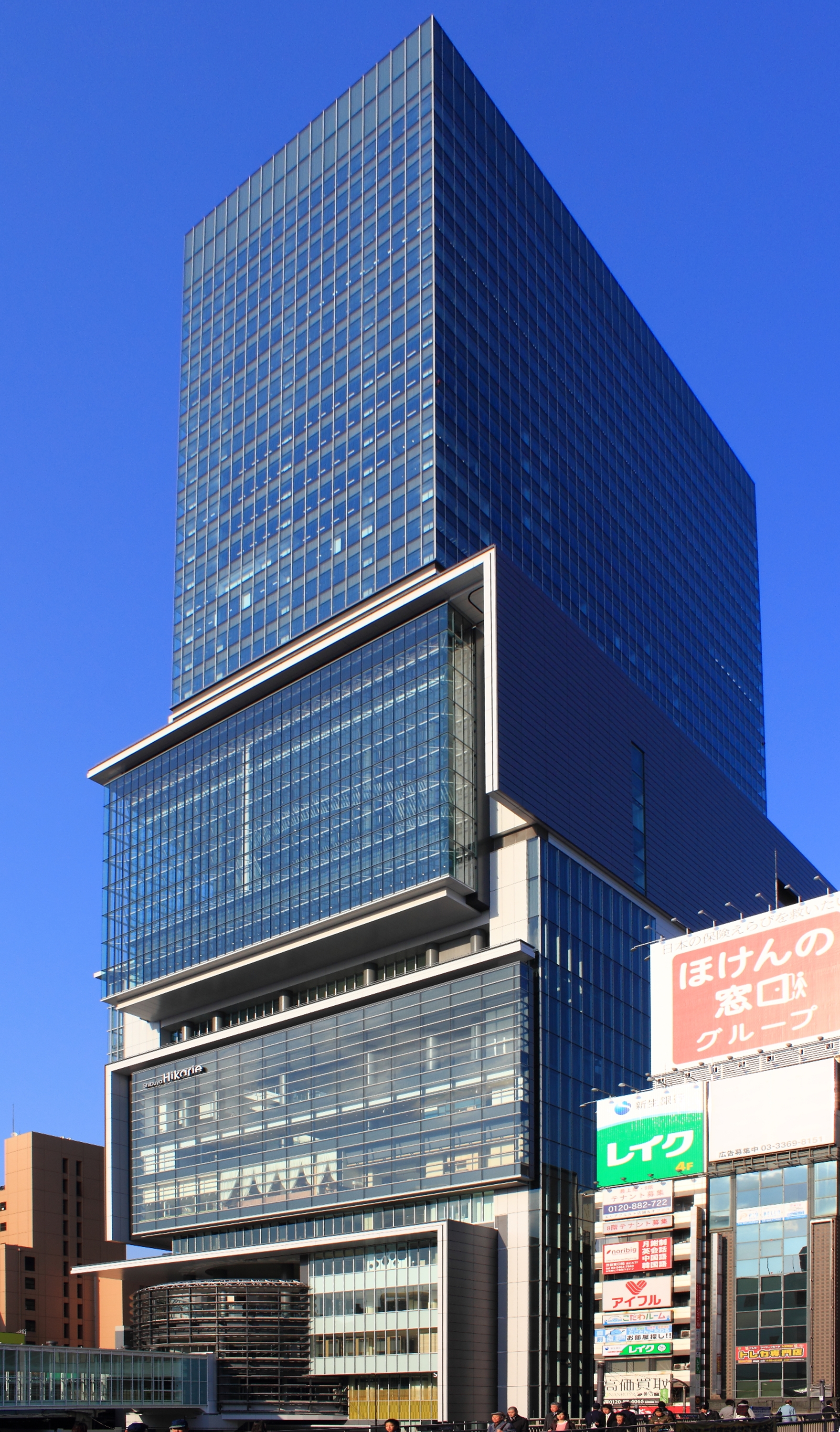 渋谷ヒカリエ — 第 32 話五條悟登場場景的取景地建物外觀
