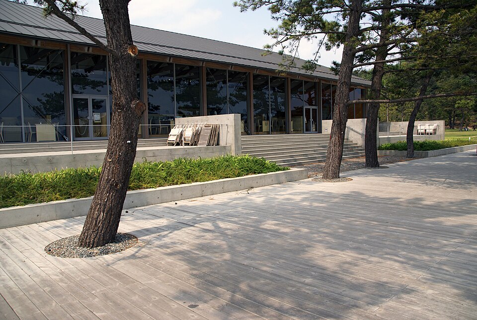 直島ベネッセハウス，安藤忠雄設計的現代藝術博物館