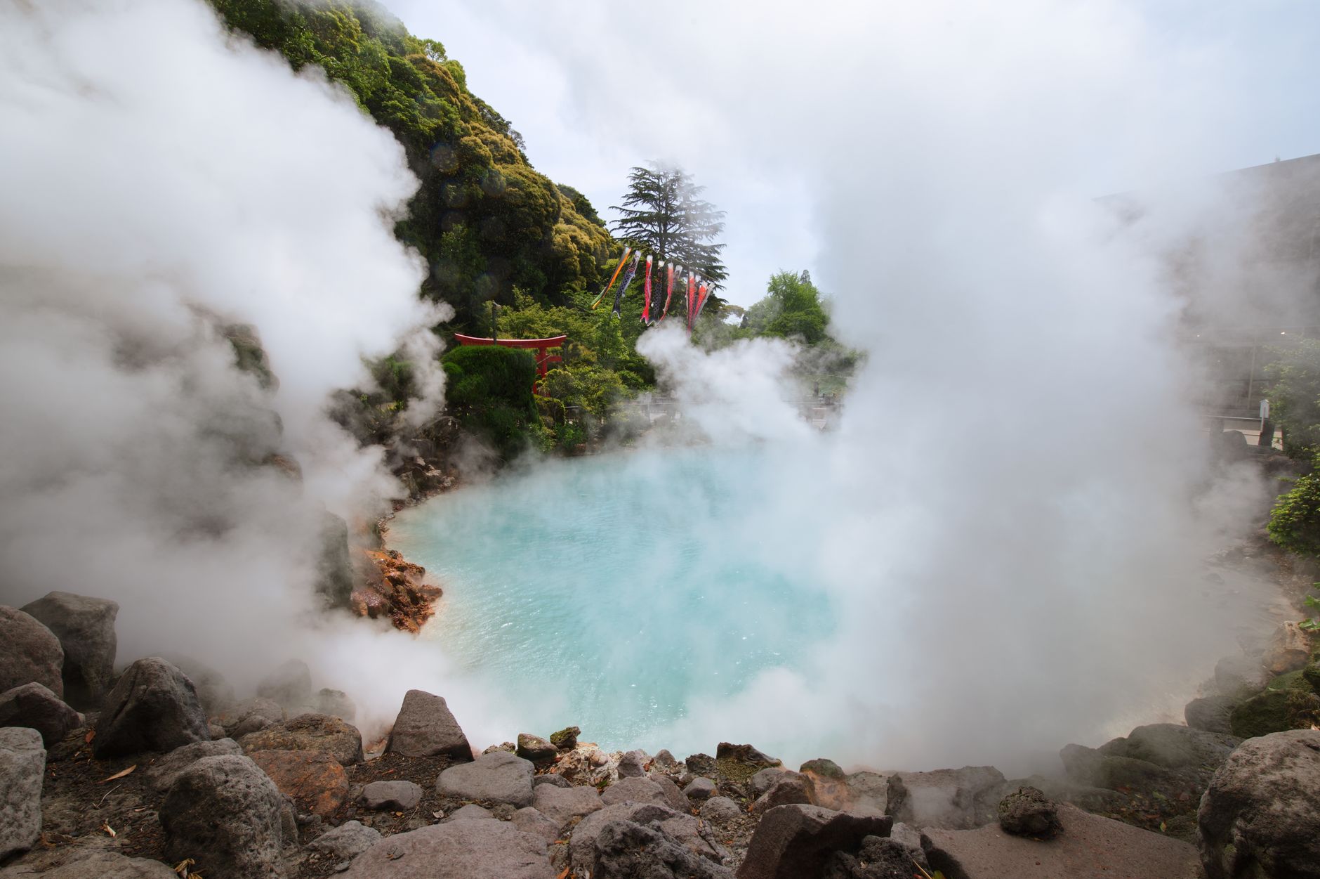指宿的天然地熱溫泉，地底熱氣蒸騰——砂蒸し温泉的地熱源自鹿兒島的火山活動