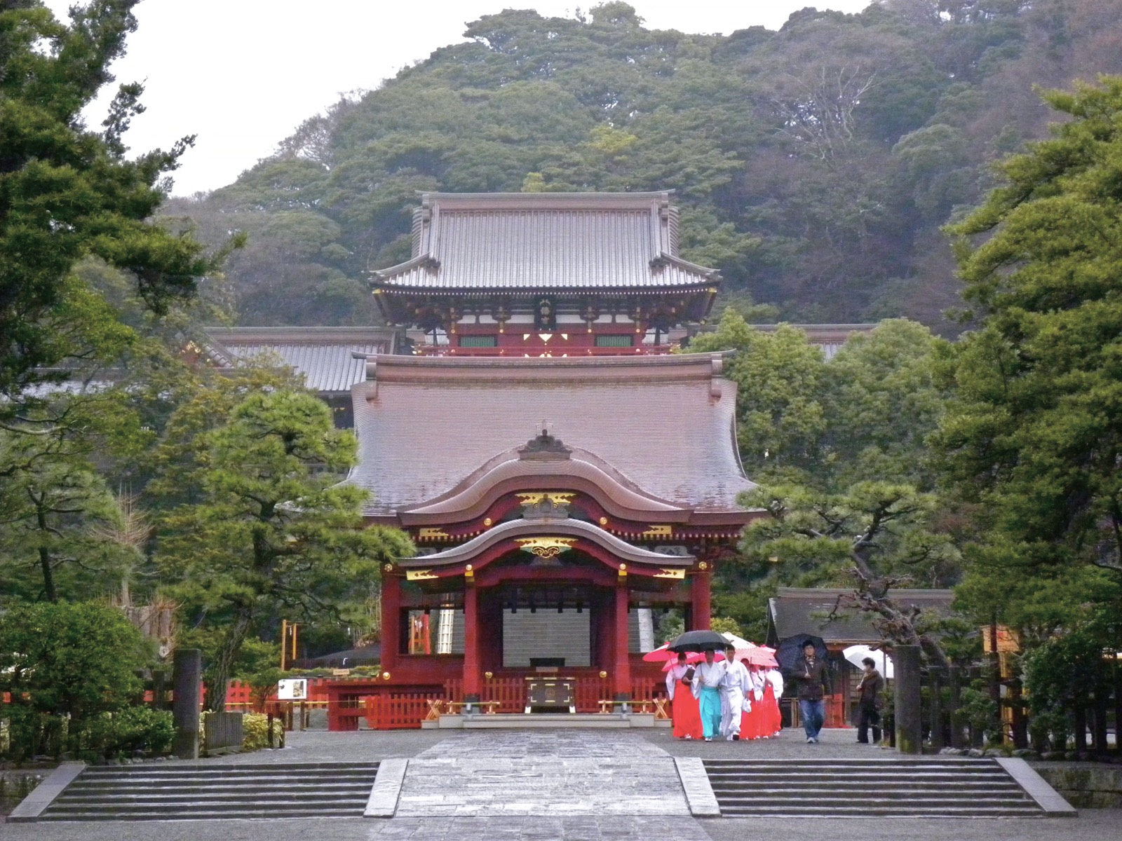 鶴岡八幡宮 舞殿與樓門 — 源頼朝創建、鎌倉武家政權的守護神社