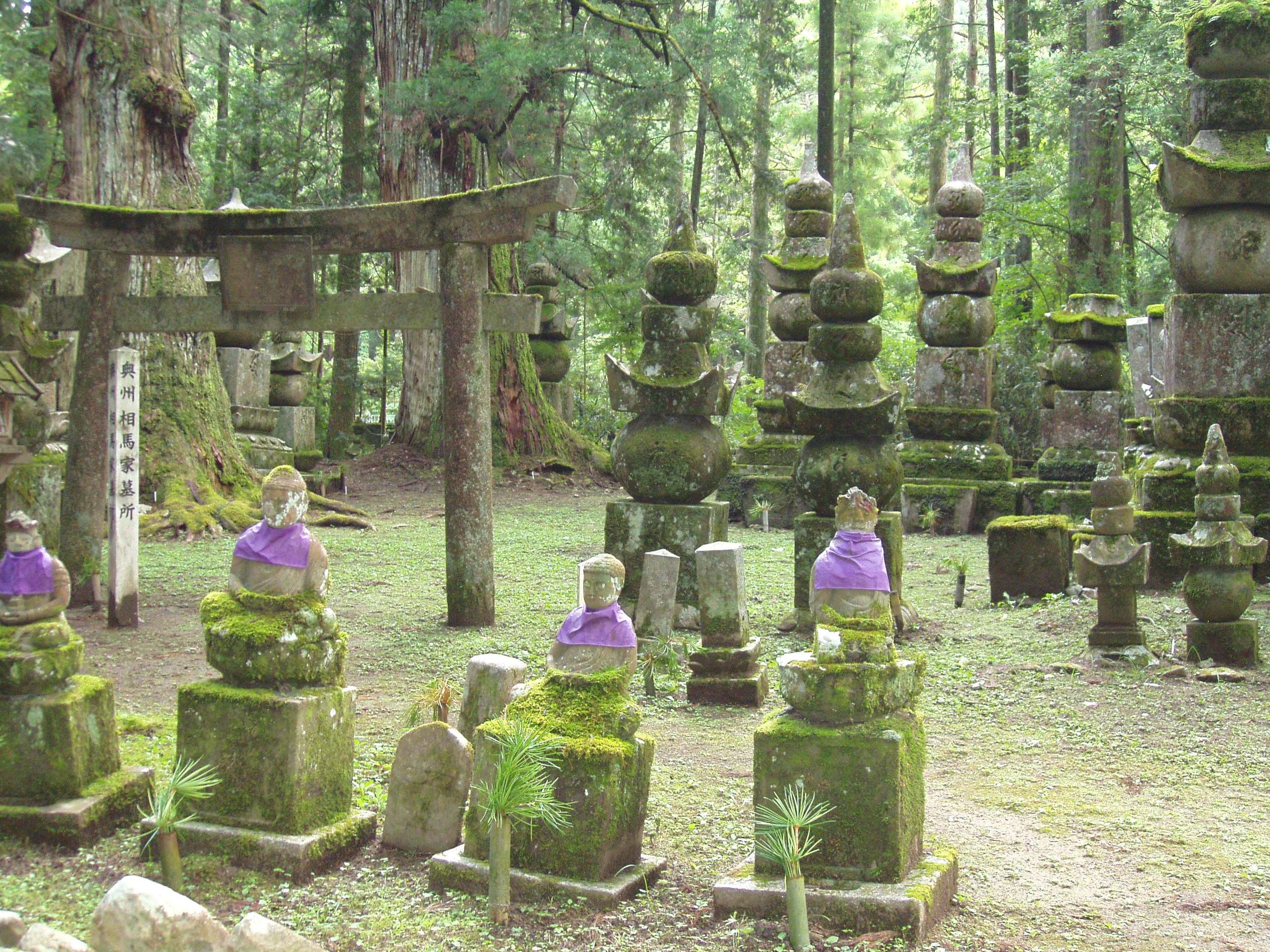 和歌山高野山奧之院（Okunoin）參道 — 世界遺產紀伊山地的靈場
