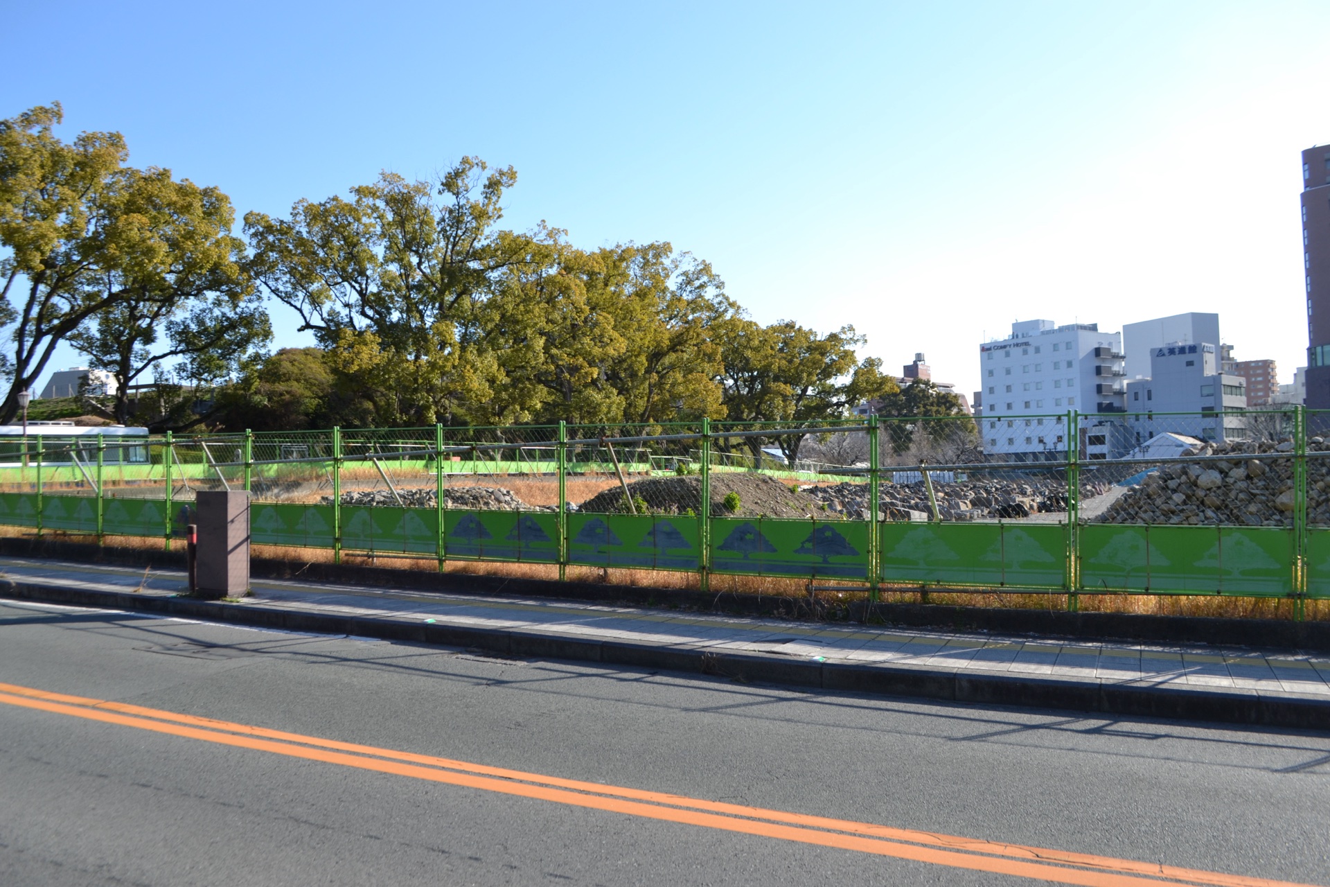 熊本城天守閣全景，2023年修復完成後的壯觀外觀