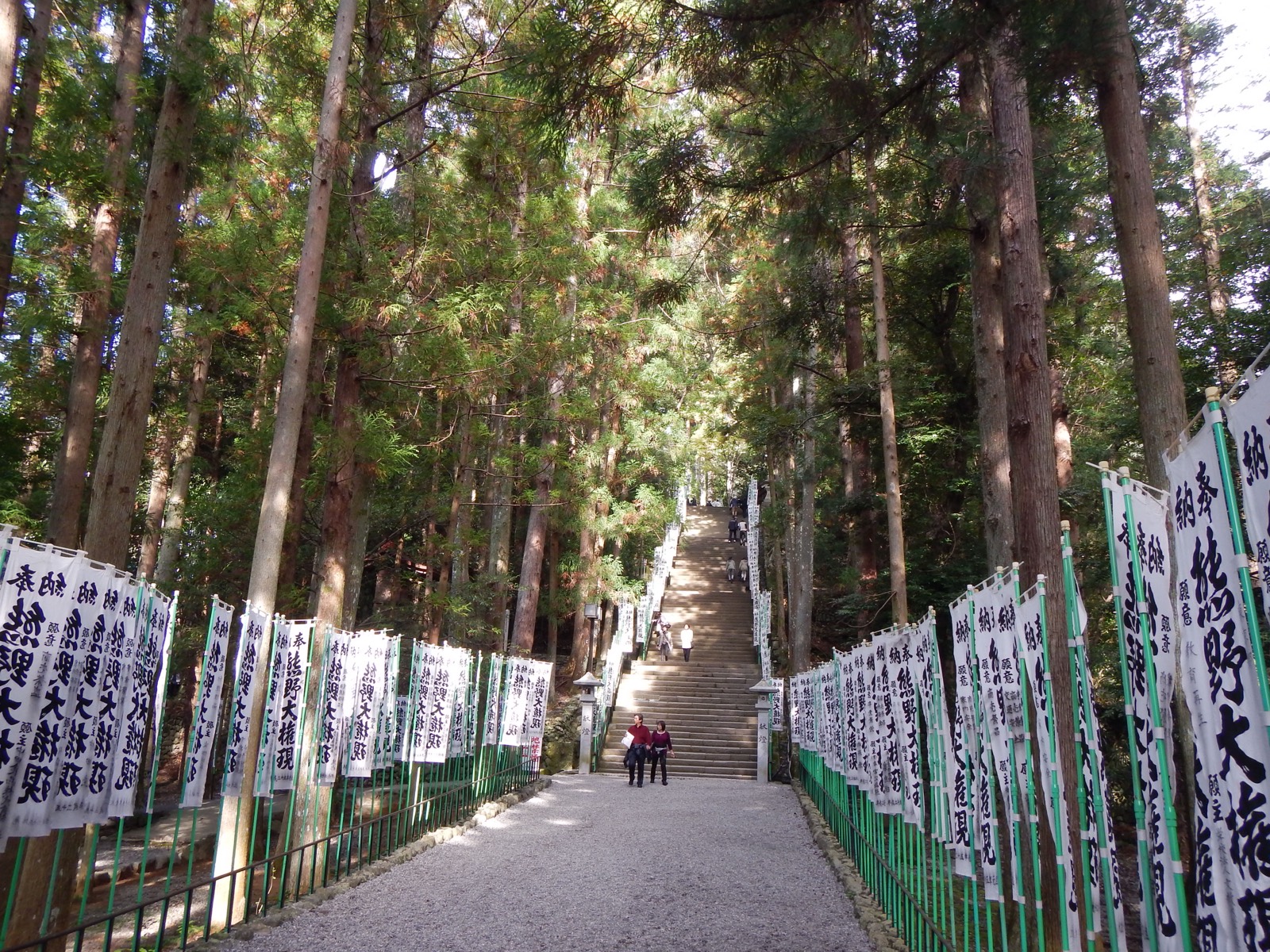 熊野本宮大社的檜皮葺社殿與參道 — 熊野三山的中心、世界遺產核心