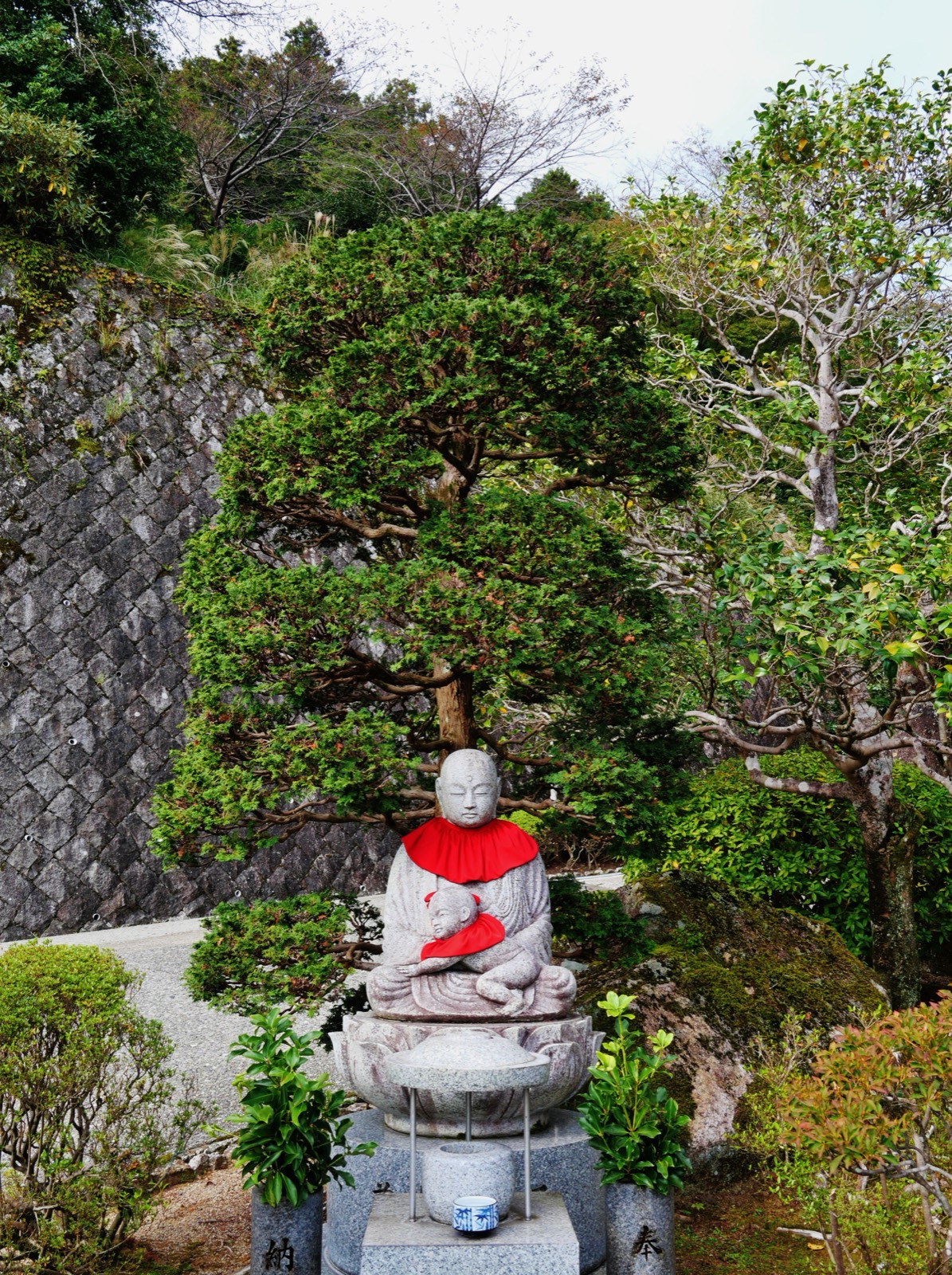 青岸渡寺本堂與朱紅三重塔 — 熊野那智大社旁的世界遺產佛寺