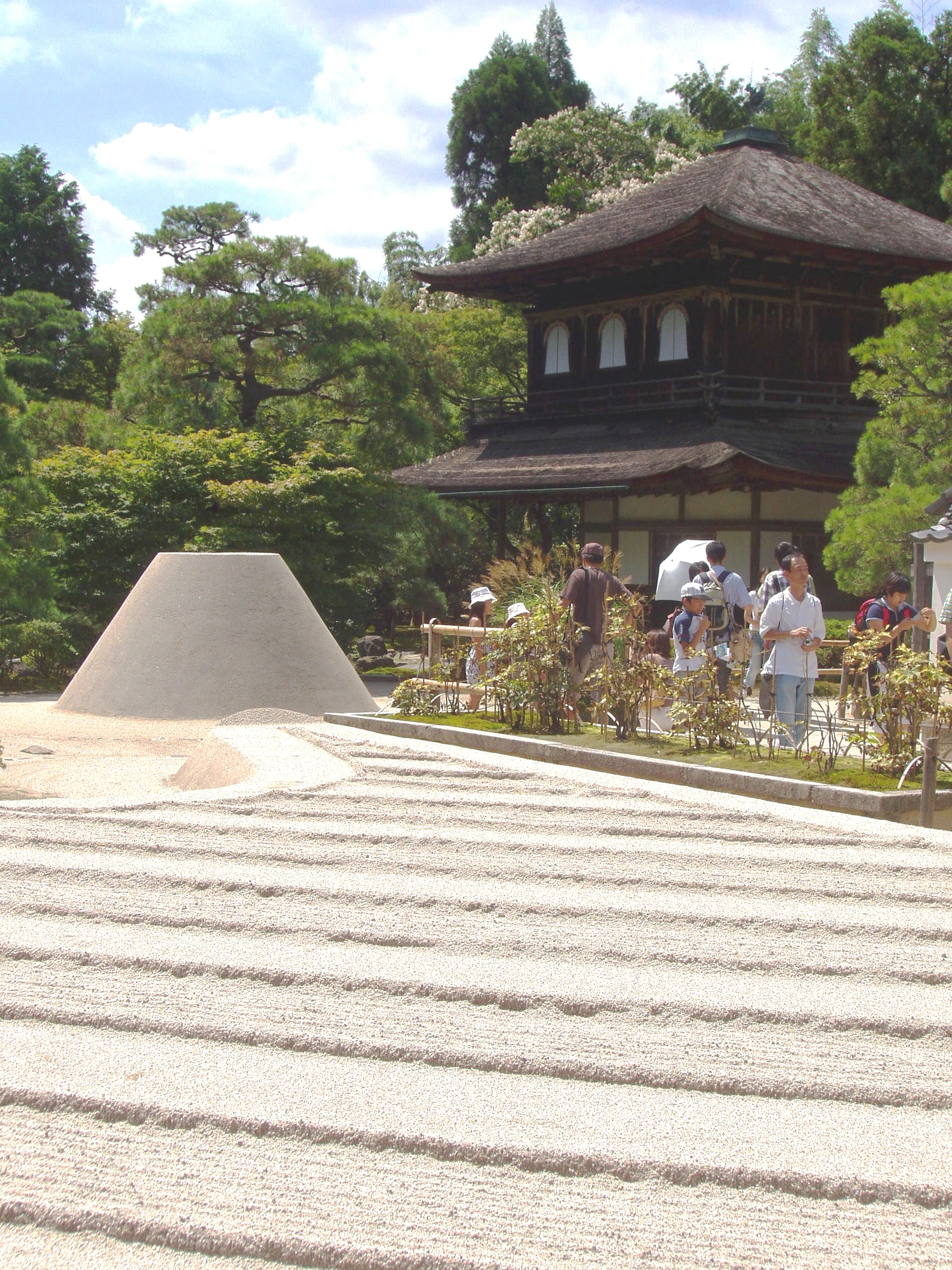京都 銀閣寺（慈照寺）觀音殿與銀沙灘枯山水庭園 — 世界文化遺產