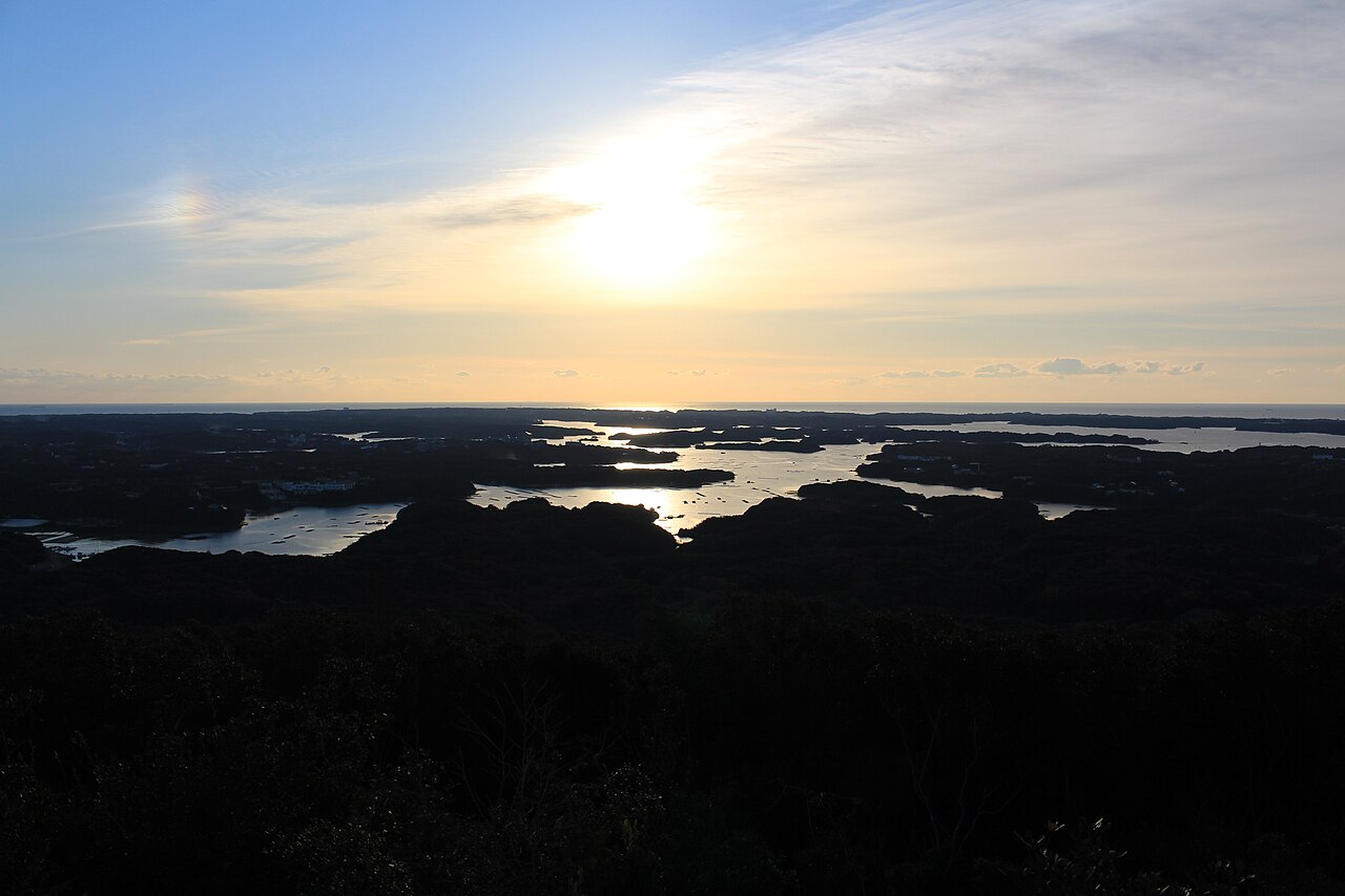 英虞灣（えごわん）日出全景 — 從橫山展望台俯瞰志摩半島的珍珠養殖灣