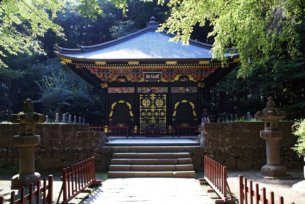 仙台瑞鳳殿（ずいほうでん）正面 — 桃山建築樣式復原的伊達政宗霊廟，金黑雕飾極為華麗