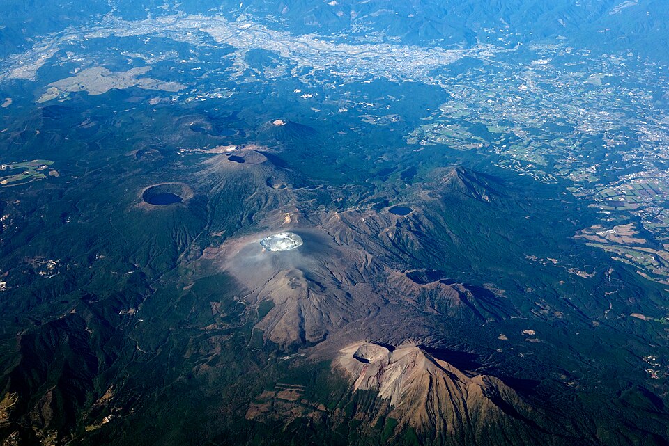 霧島山・えびの高原周邊的火山景觀——九州脊梁上的活火山地帶，是日本最初指定的國立公園