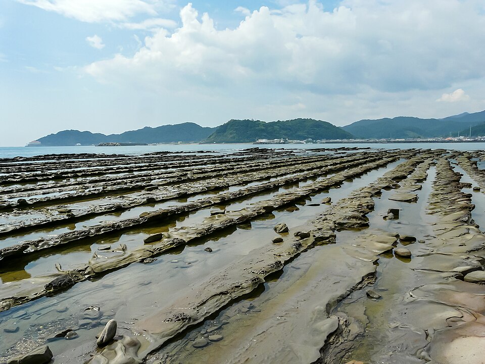 鬼の洗濯板（おにのせんたくいた）——青島周邊的波蝕岩盤地形，國指定天然記念物