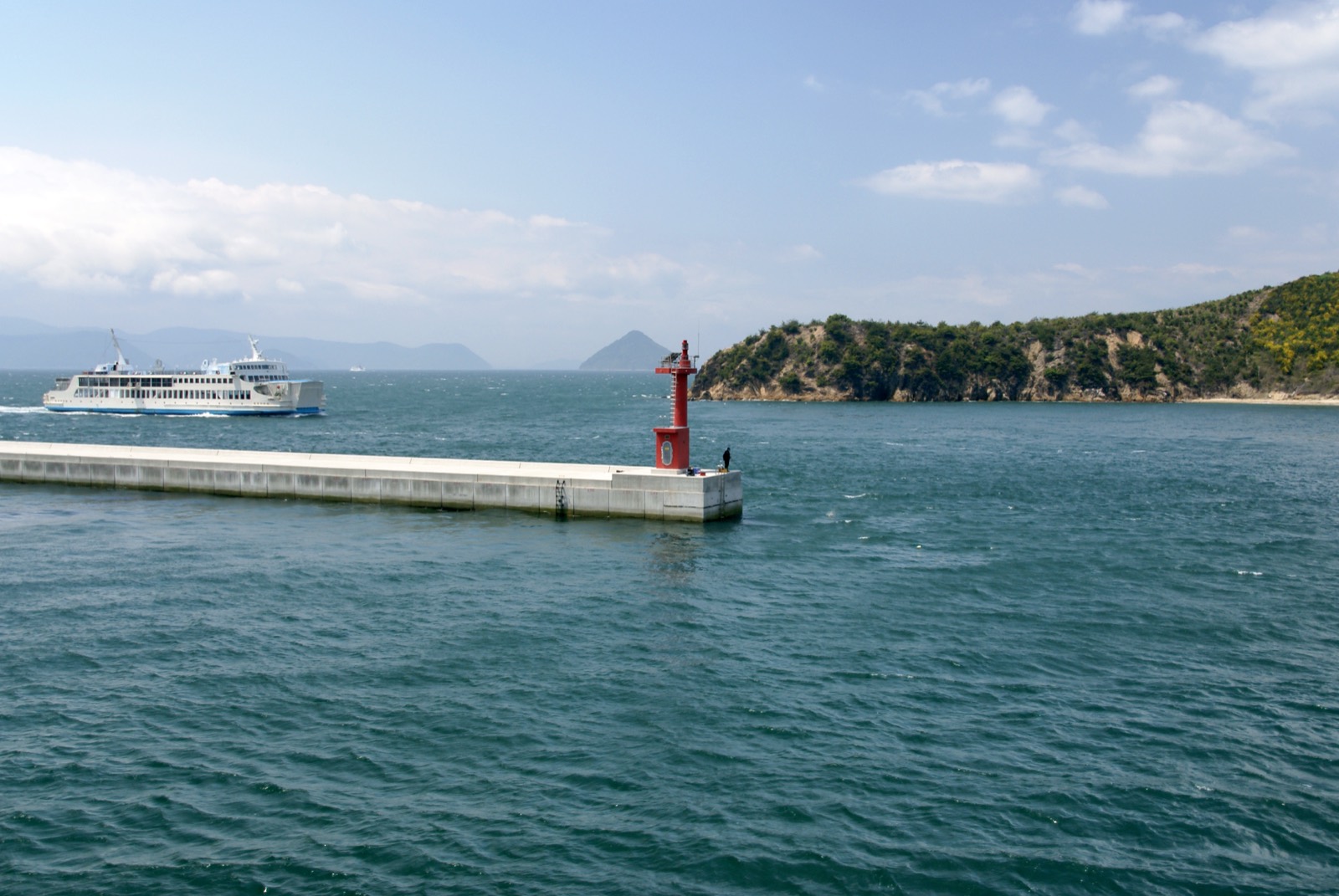 直島 宮浦港（Miyanoura Port）— 渡輪玄關、租自行車與接駁巴士的起點