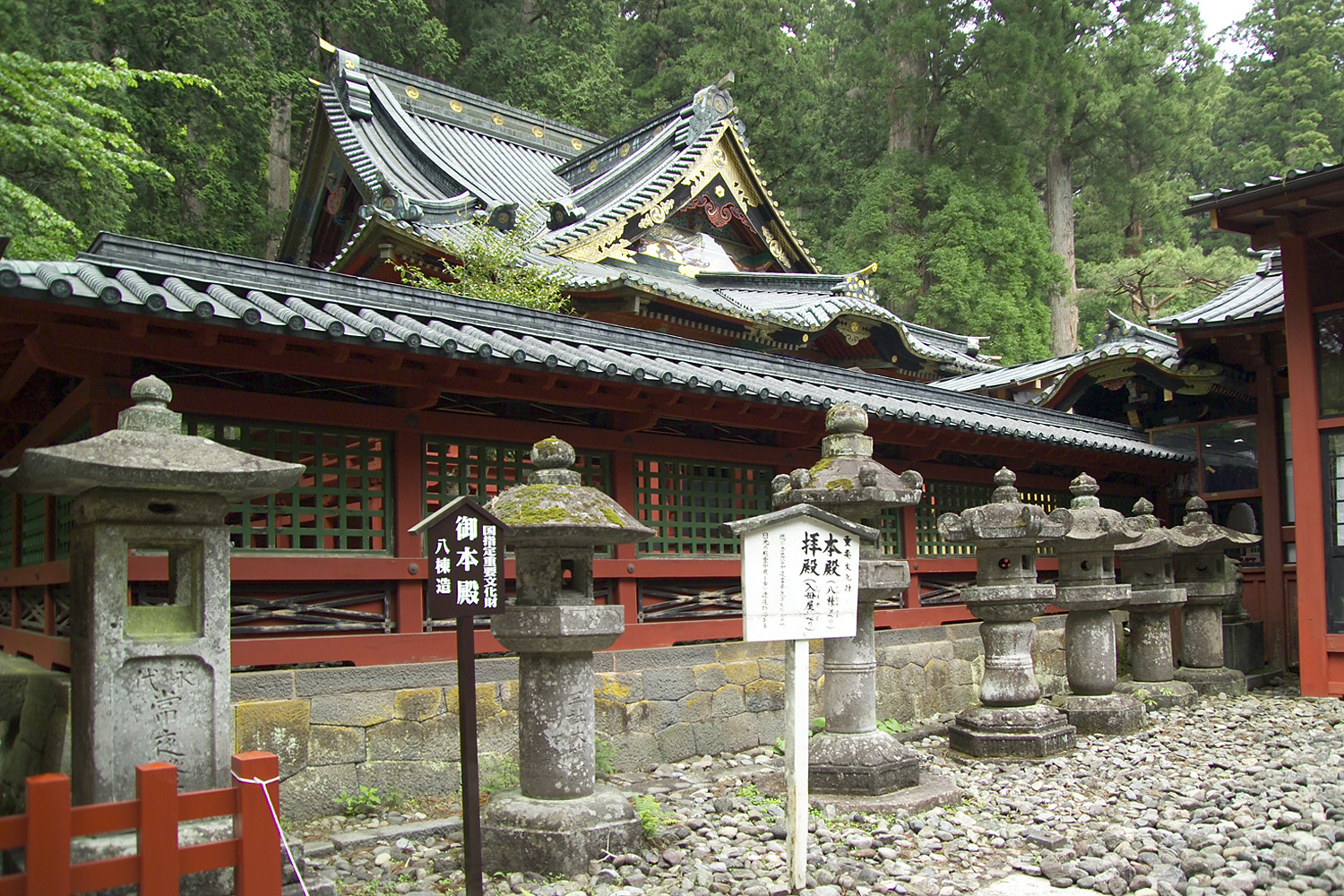 日光二荒山神社本殿 — 祭祀日光三山之神、日光信仰的根本與結緣聖地