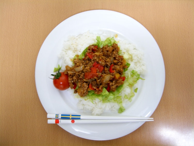 タコライス（taco rice，墨西哥牛肉飯）— 戰後美軍影響、沖繩特色融合料理