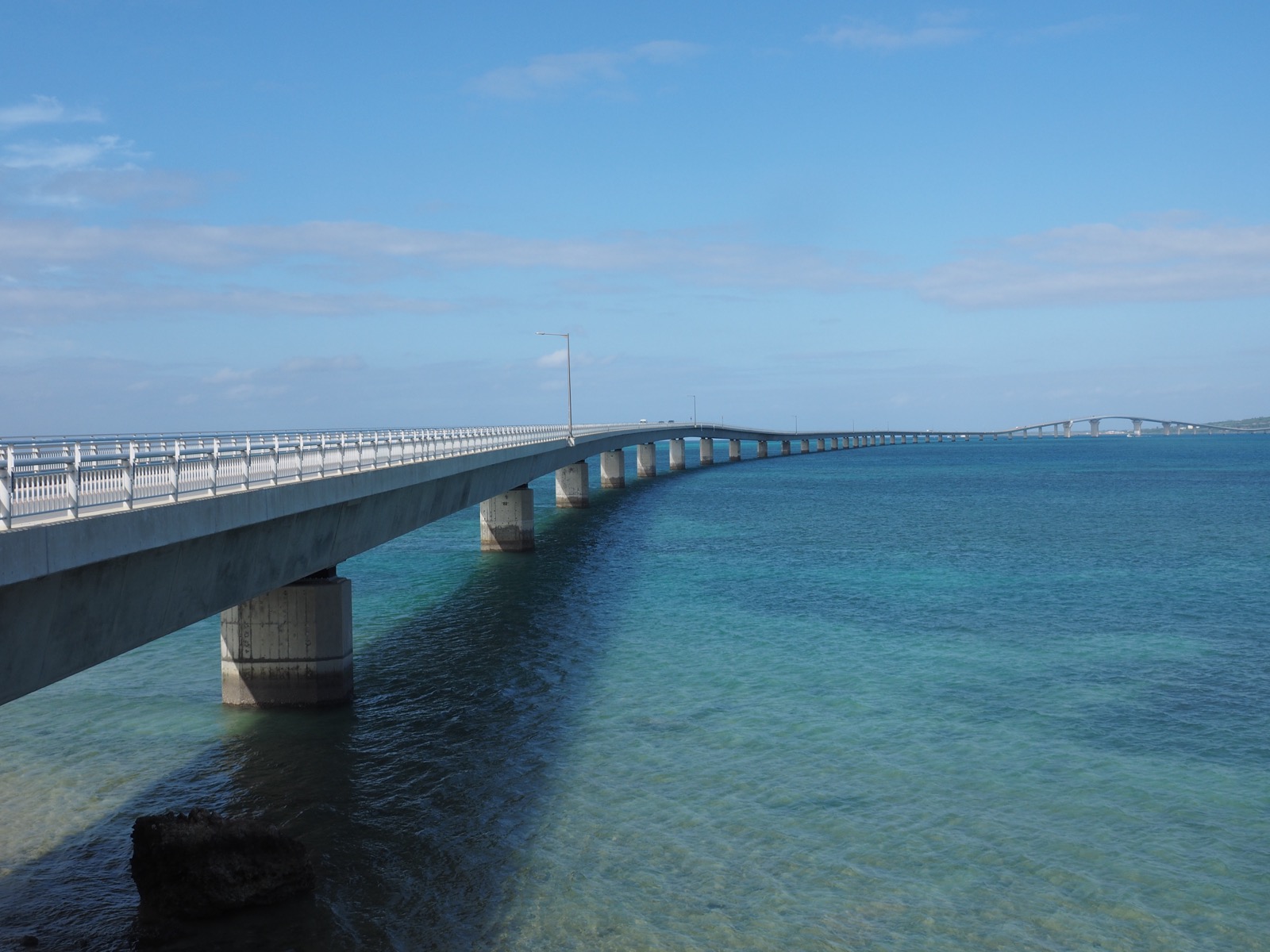 伊良部大橋（いらぶおおはし），全長 3,540m 的跨海大橋，連結宮古島與伊良部島，無料通行日本最長