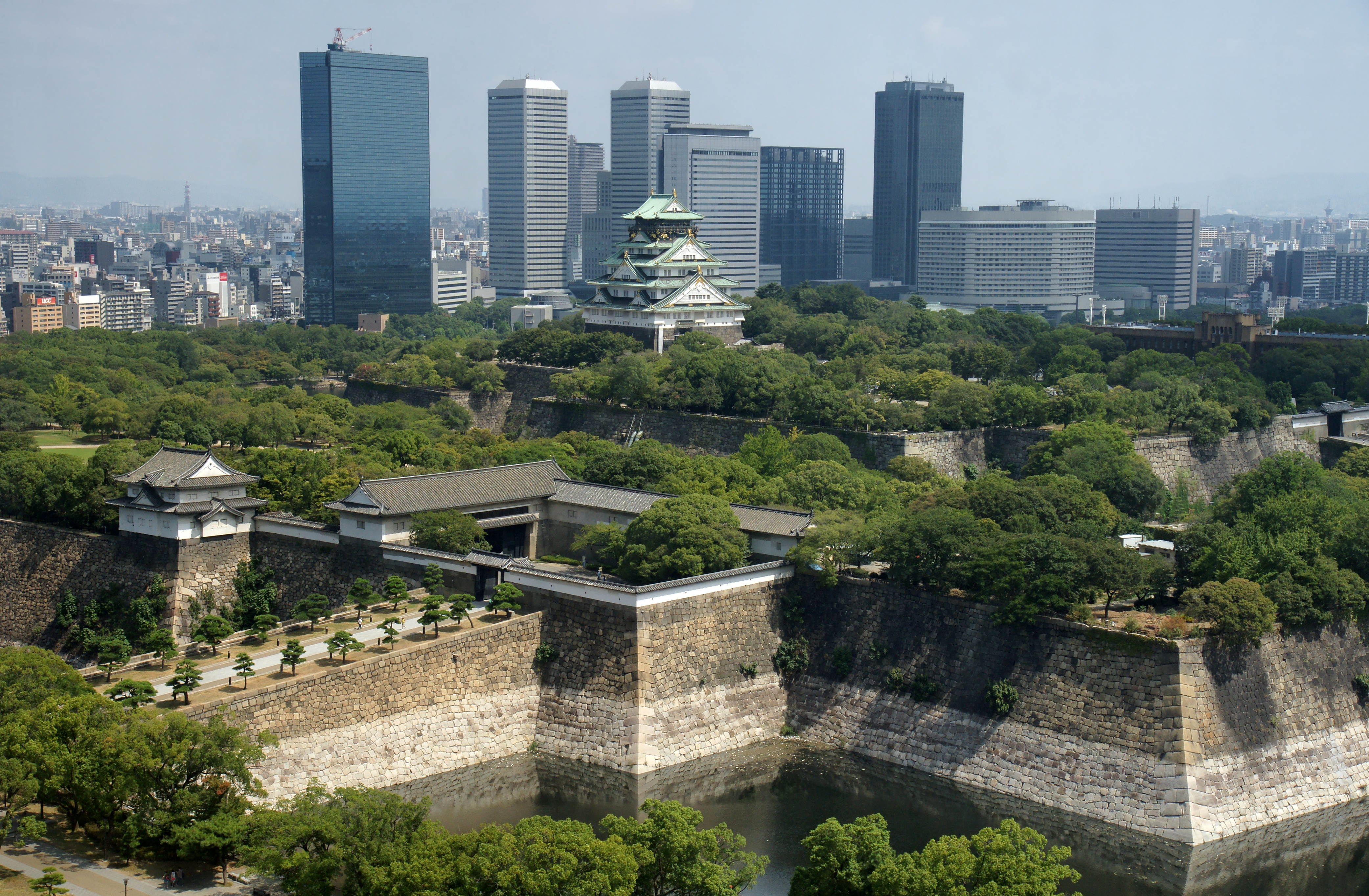 大阪城天守閣（Osaka Castle）— 豐臣秀吉 1583 年築城、現天守 1931 年復元