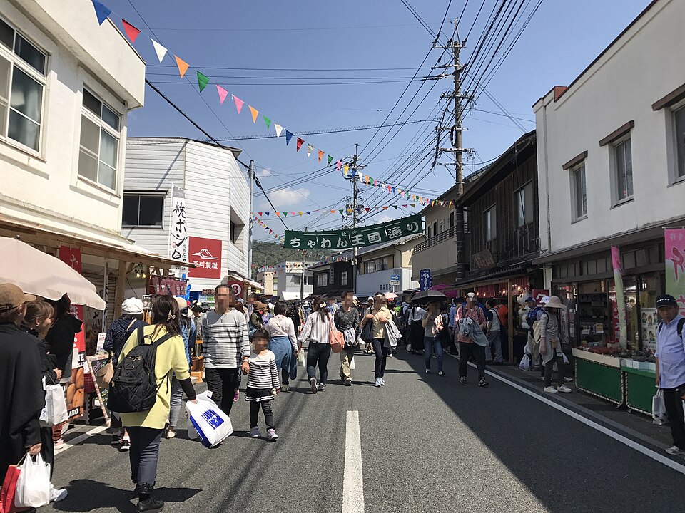 有田陶器市，有田町街道擺滿陶瓷器攤販