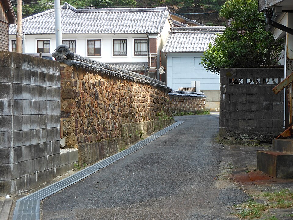 有田內山地區窯磚牆街道（トンバイ塀），重要傳統建造物群保存地區