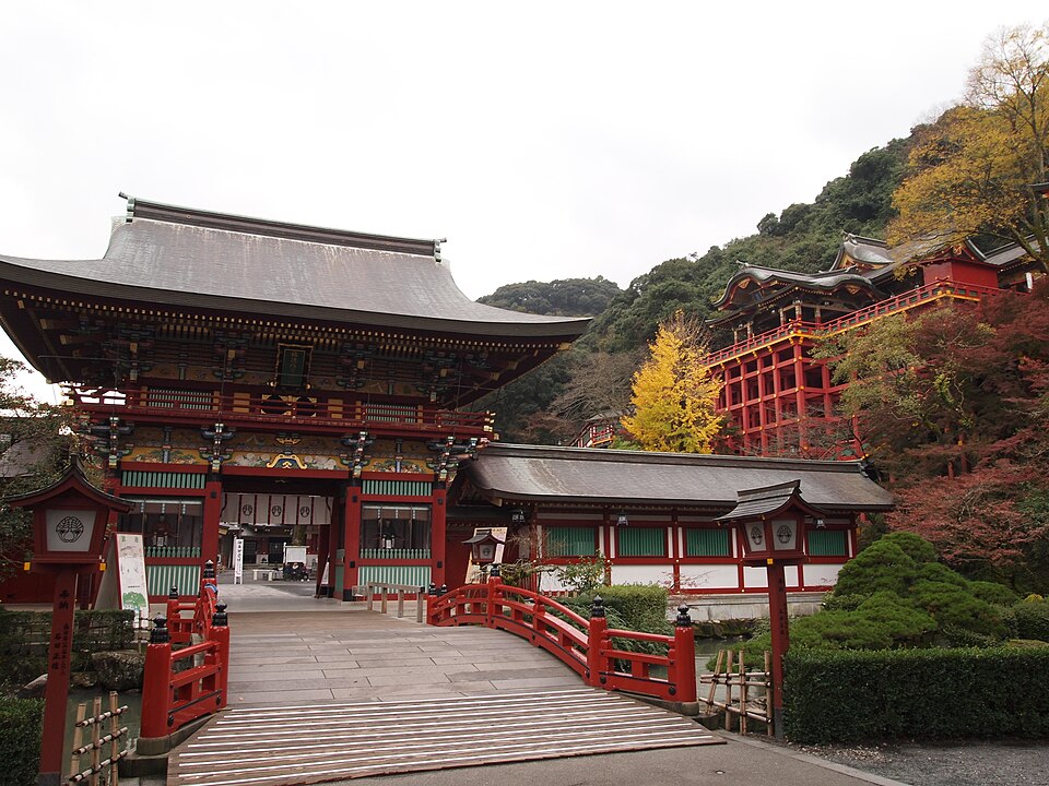 祐德稻荷神社山門與本殿，日本三大稻荷之一的空中神殿