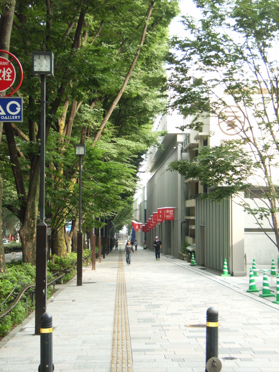 表參道ヒルズ（Omotesando Hills）— 安藤忠雄設計、2006 年開業的表參道地標