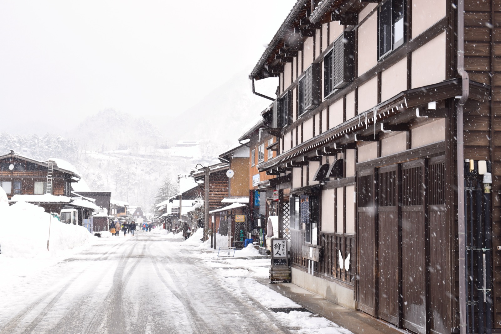白川鄉荻町雪中的合掌造街道 —— 大雪紛飛的世界遺產聚落日常