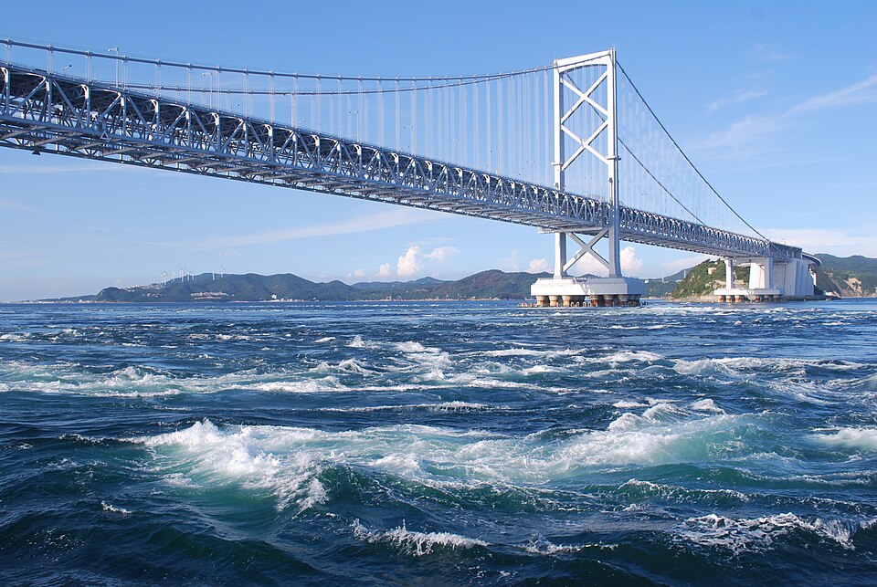 大鳴門橋（おおなるとばし）與鳴門海峽全景，德島縣鳴門市，橋下即世界三大漩渦之一的鳴門漩渦