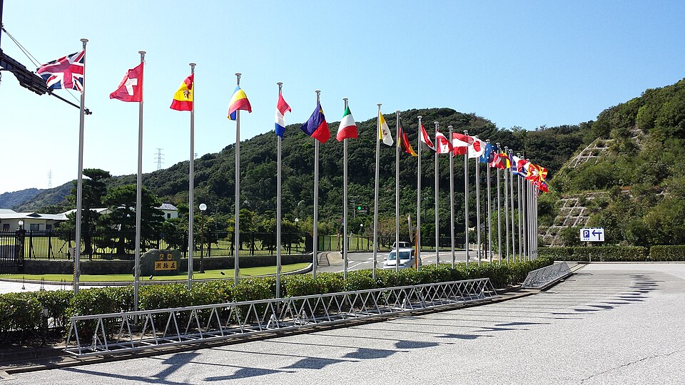 大塚國際美術館（大塚国際美術館）正面外觀，德島縣鳴門市，日本最大展覽空間之一的陶板名畫美術館